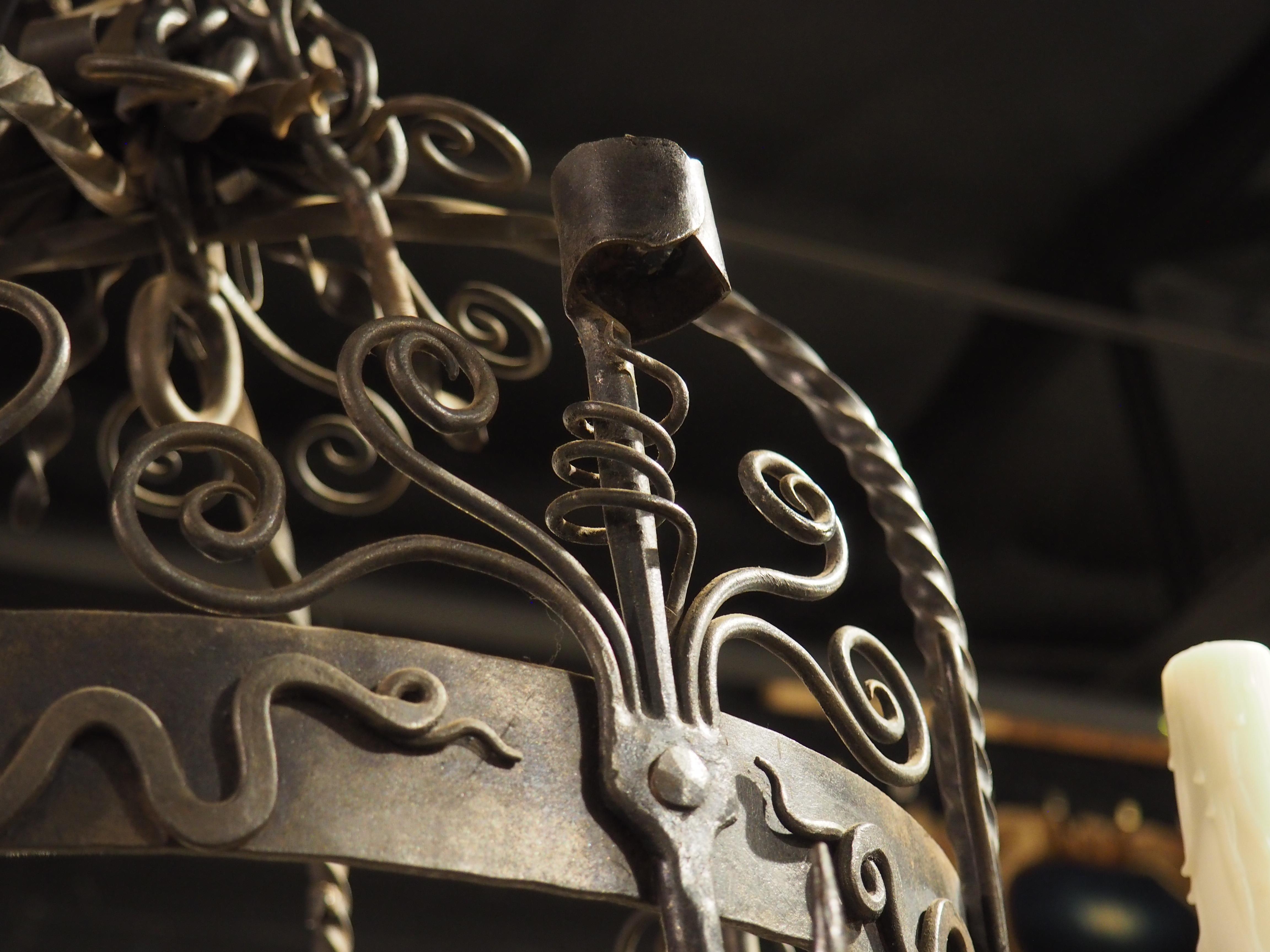 Metallo Lampadario country francese a 4 luci in ferro battuto con portacandele e ganci per pentole in vendita