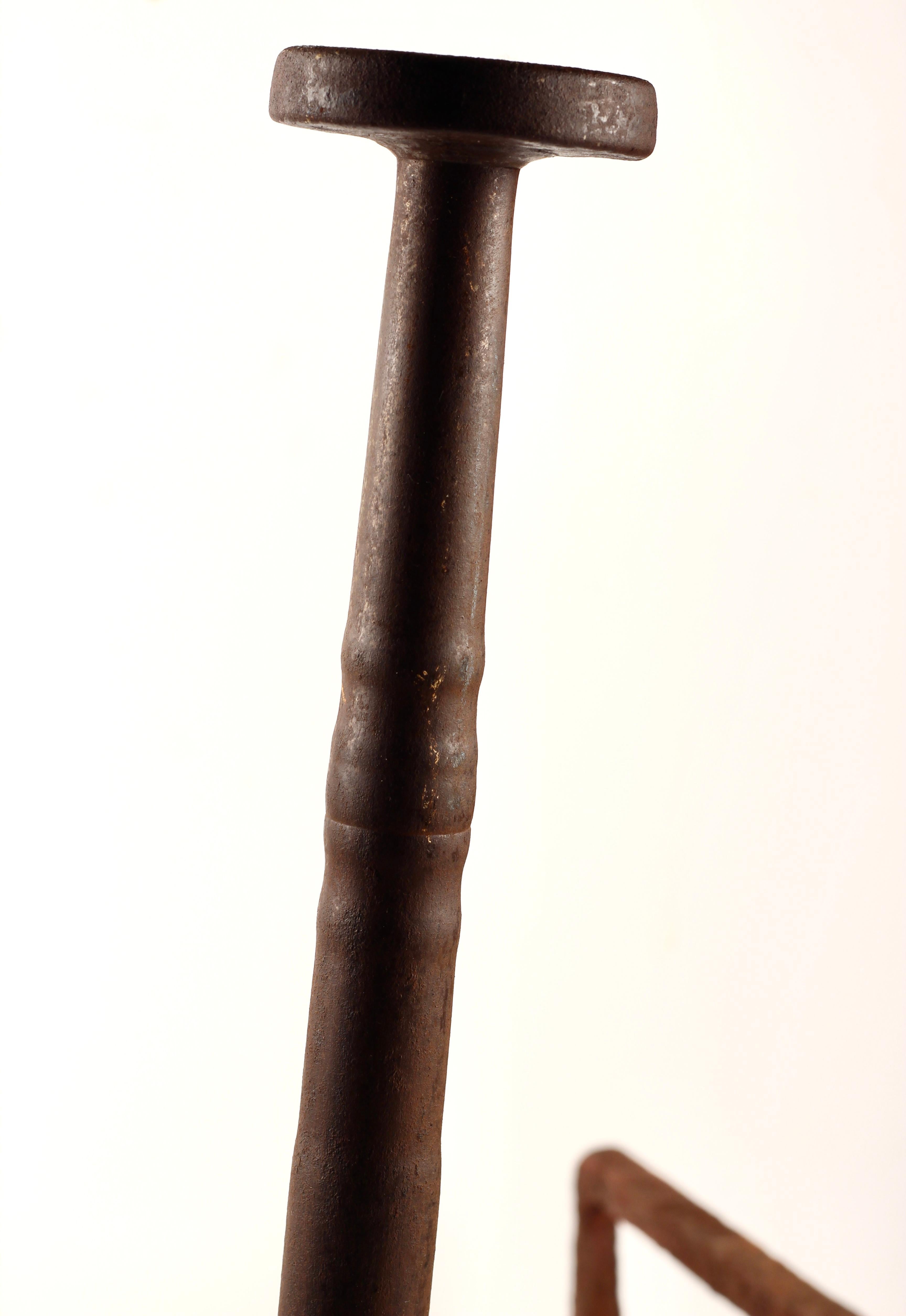 Forgiato Andirons o firedogs in ferro battuto in stile estetico del XIX secolo realizzati in Inghilterra in vendita