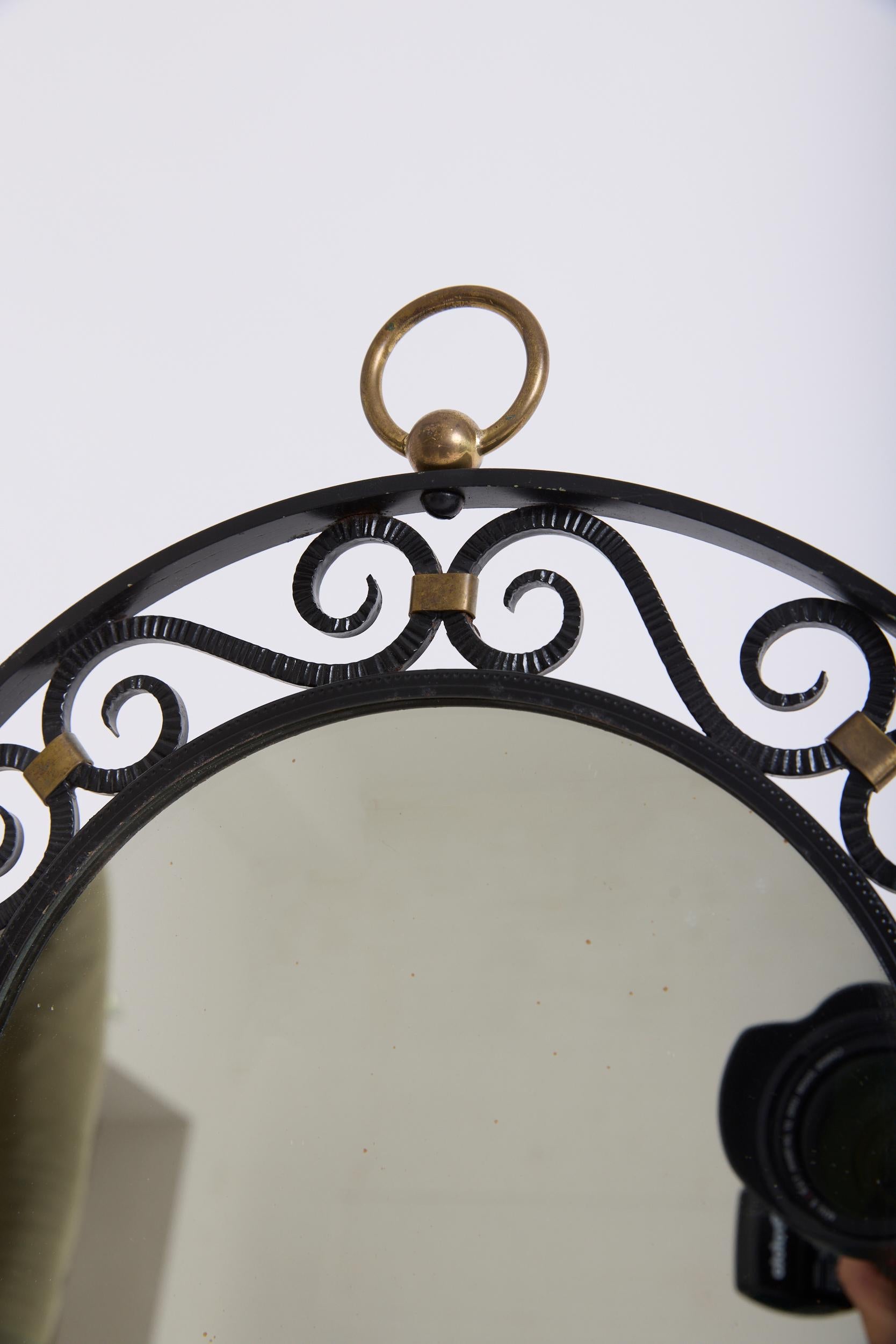 Espejo de hierro forjado y latón Francés en venta