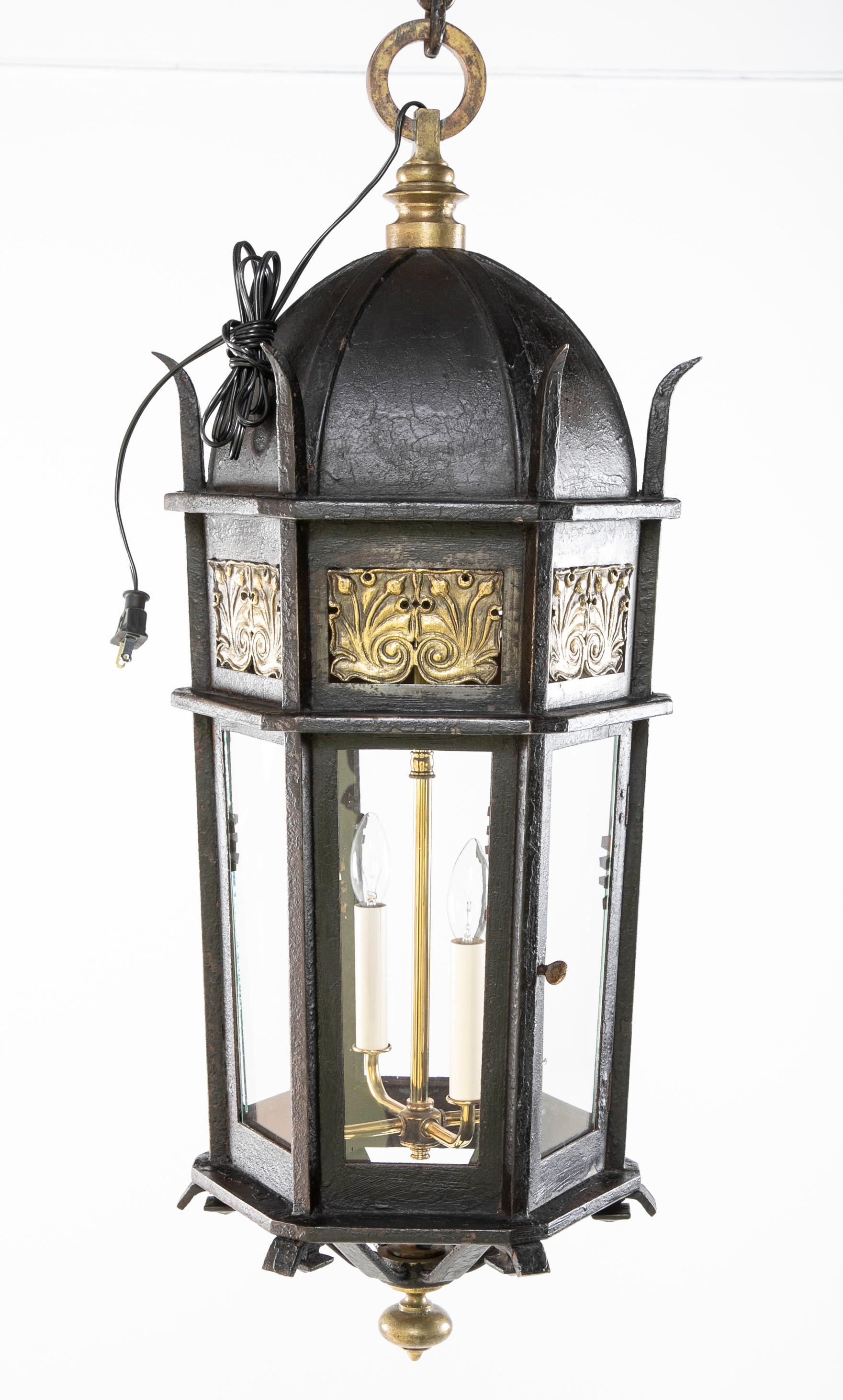 Lanterne en acier forgé et bronze, datant d'environ 1900 en vente 3