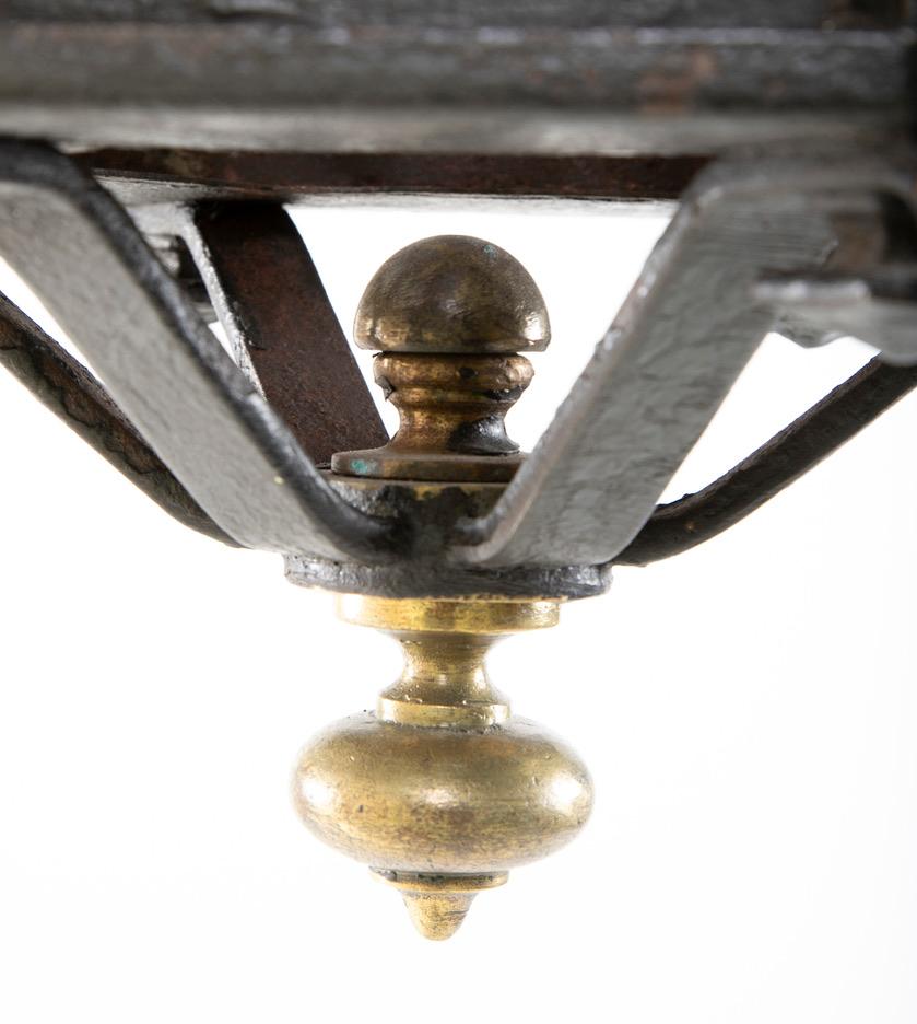Art nouveau Lanterne en acier forgé et bronze, datant d'environ 1900 en vente