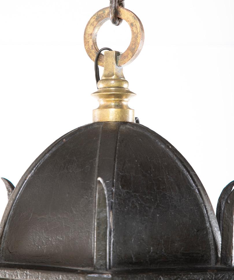 Lanterne en acier forgé et bronze, datant d'environ 1900 Bon état - En vente à Stamford, CT