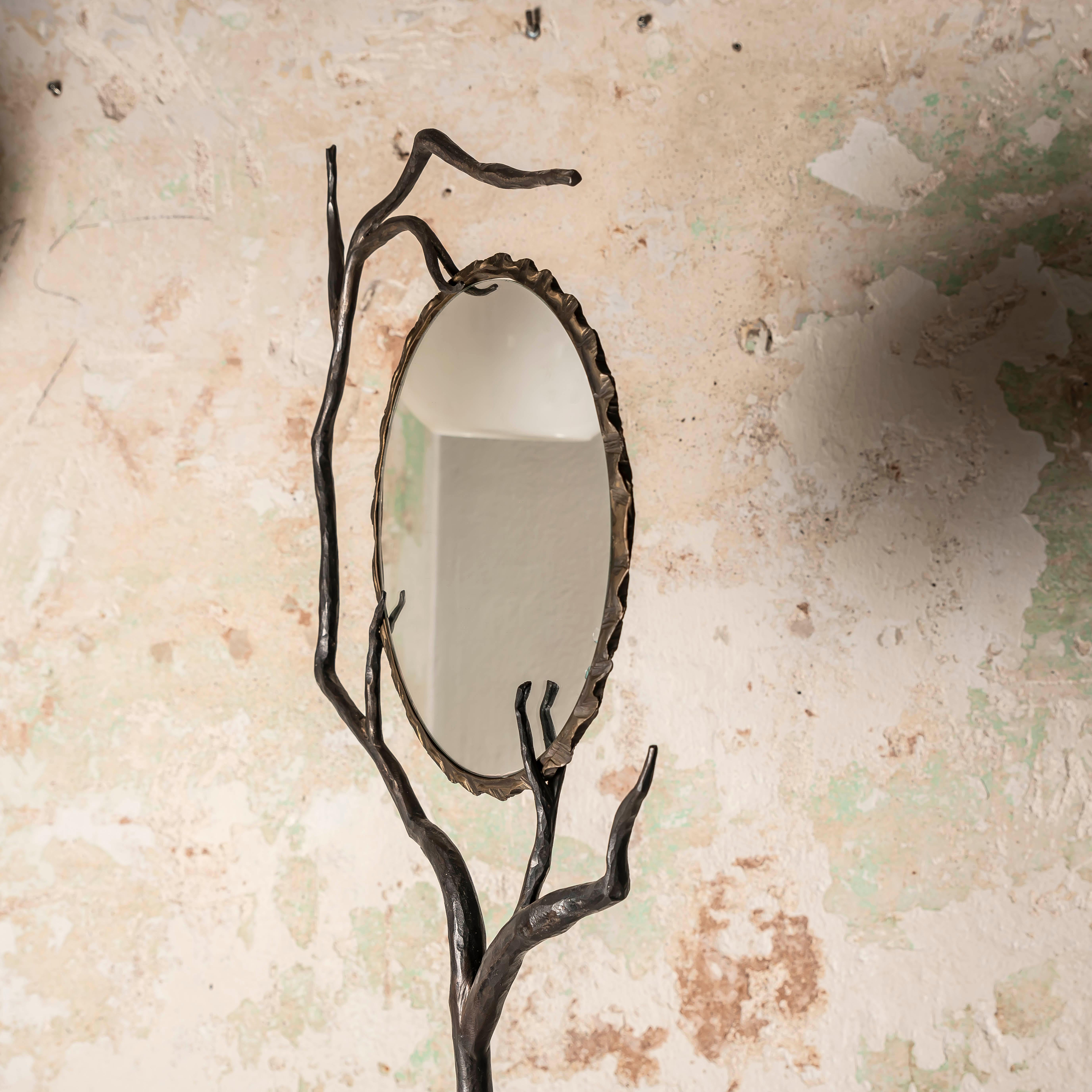 Specchio verticale in ferro battuto e bronzo in vendita 5