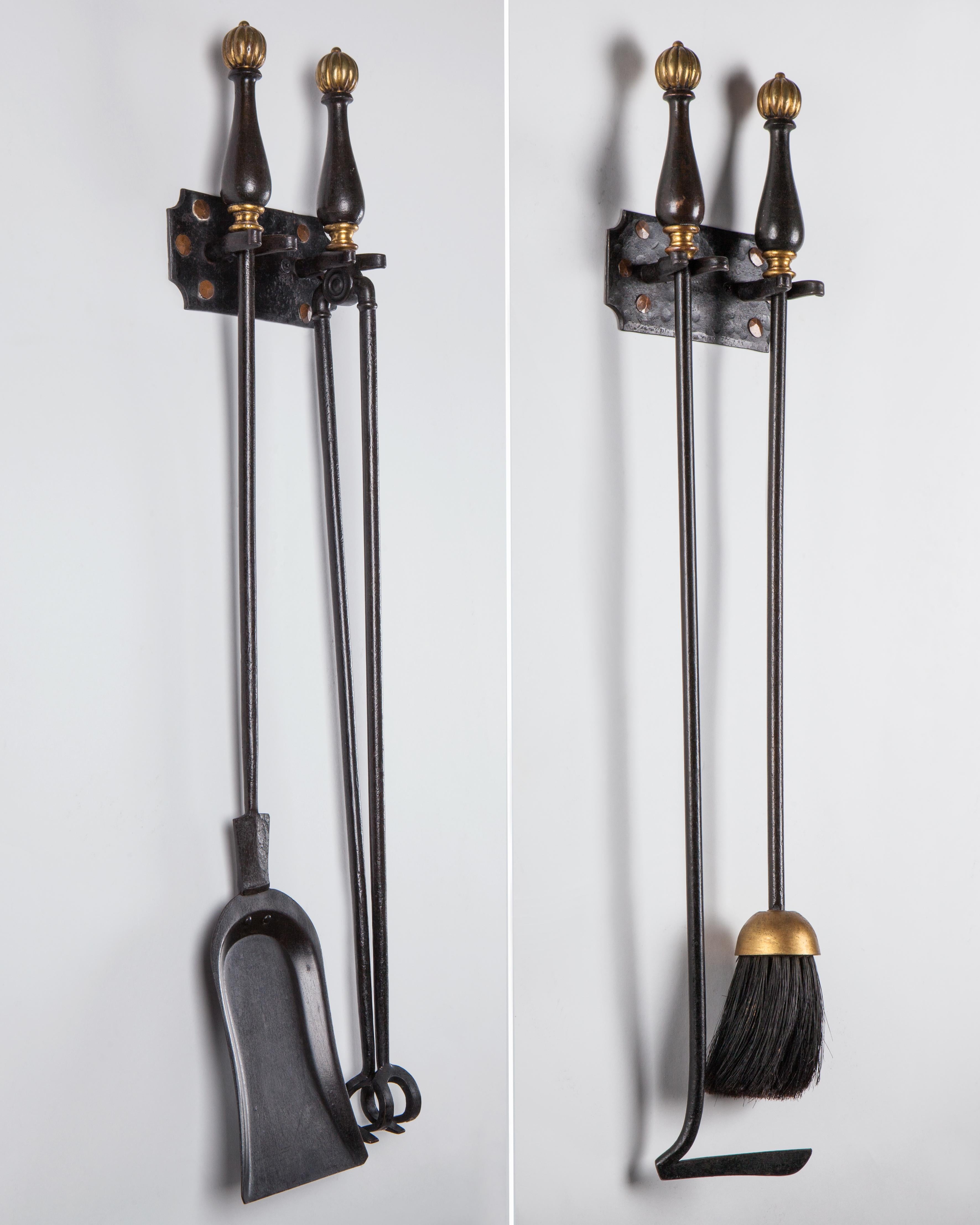 AFP0558
A set of four wrought iron and bronze fireplace tools with blackened and gilded details which hang from a pair of wall mounted brackets. Attributed to the New York maker Sterling Bronze Co., circa 1930.

Dimensions:
Overall: 29