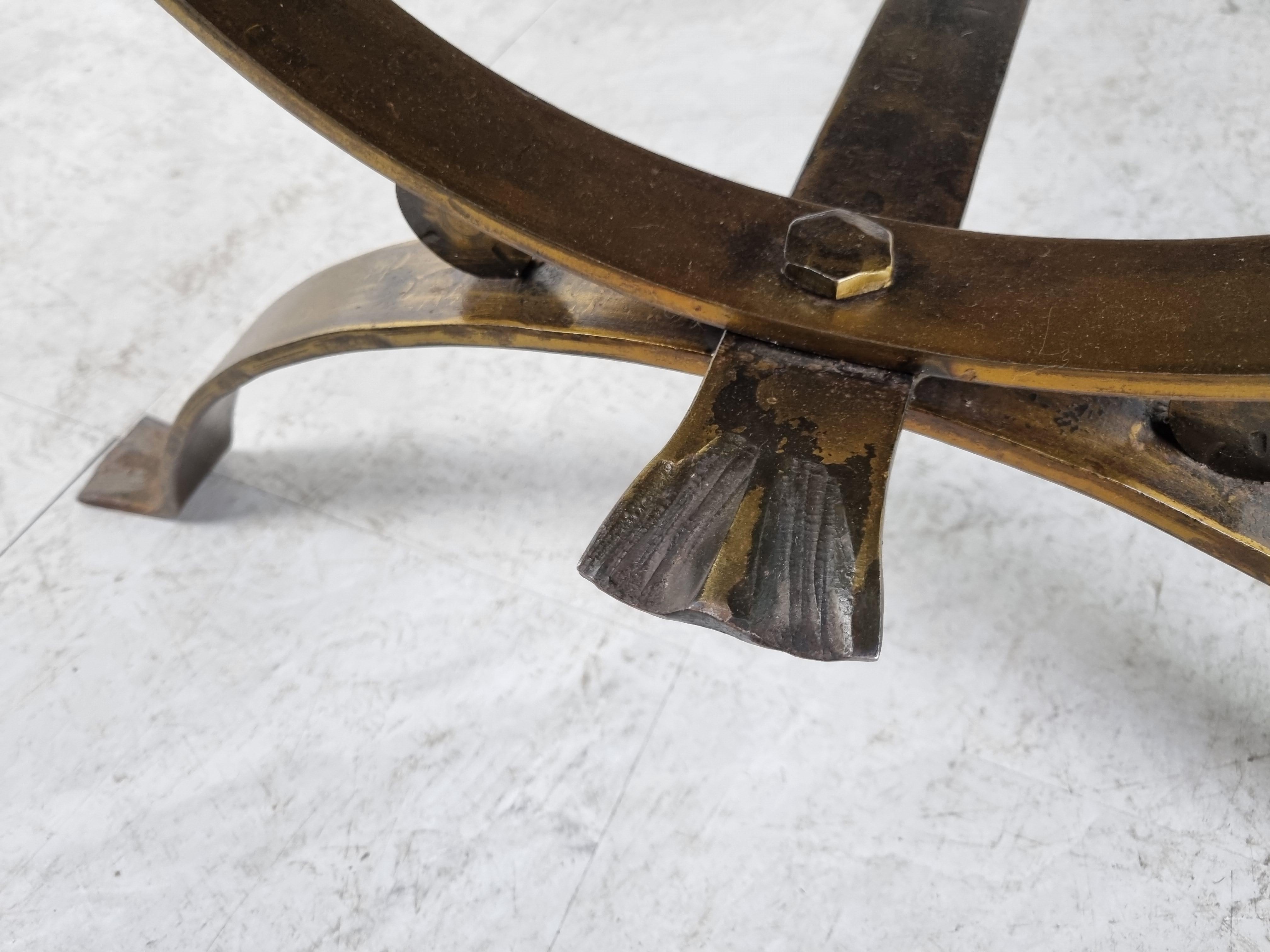 Table basse en fer forgé et cuivre, années 1960 en vente 3