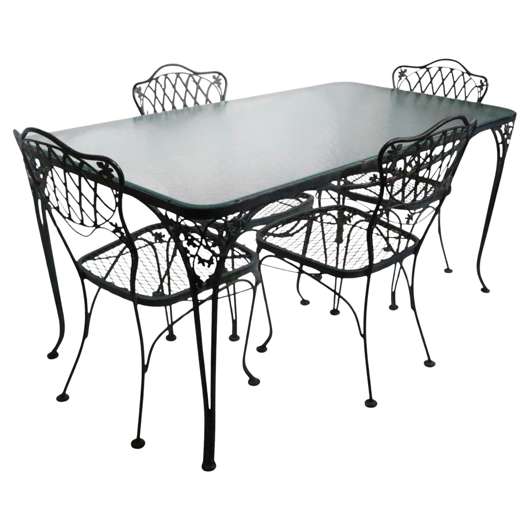 Hierro forjado y cristal  Mesa de comedor de jardín con cuatro sillas Woodard Orleans