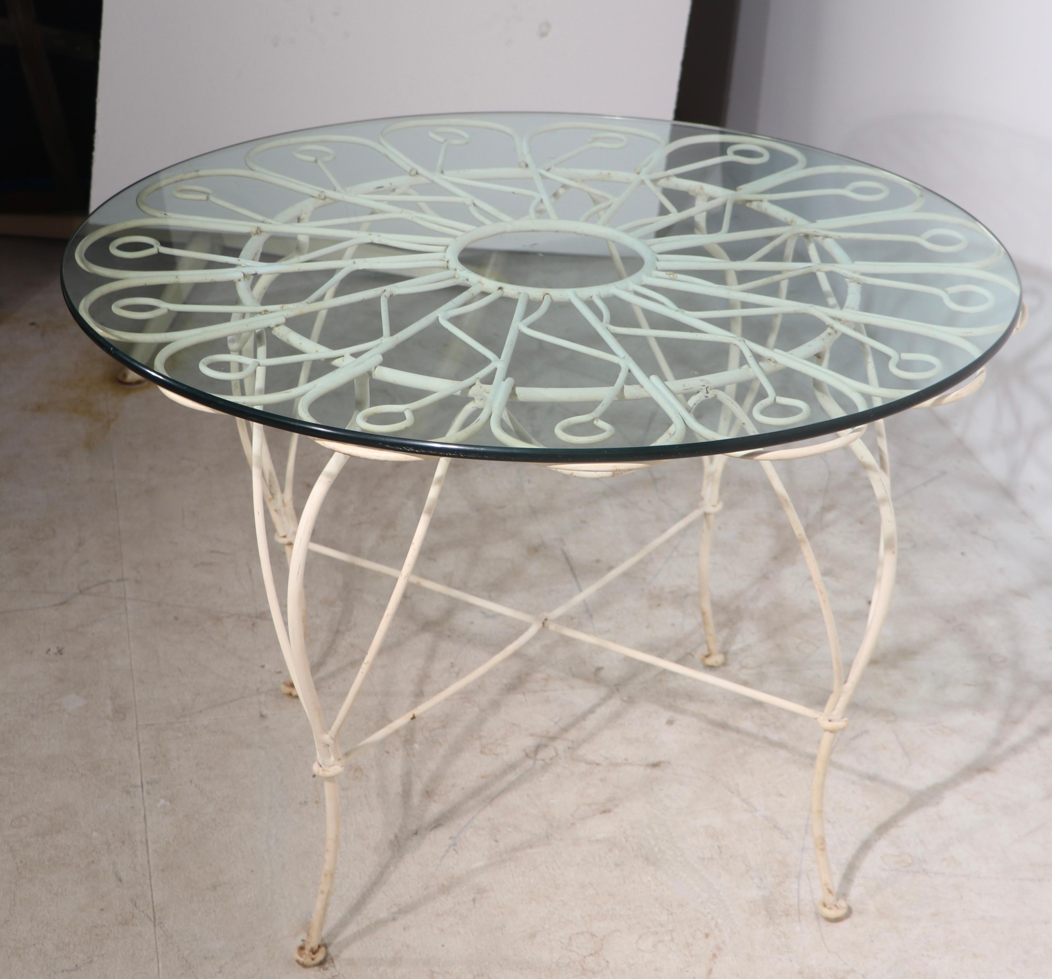 Verre Table centrale de salle à manger de jardin ou de patio en fer forgé et verre pour salle à manger de patio ou de cocktail  en vente