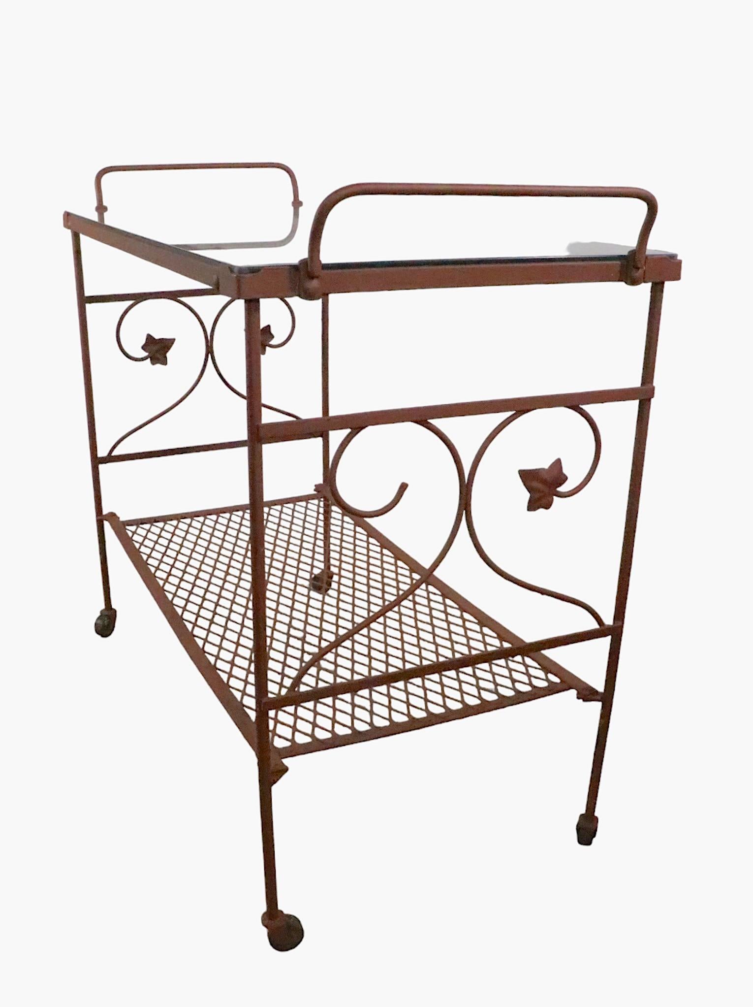 Mid-Century Modern Patio en fer forgé et verre au bord de la piscine  Chariot de service des années 1950-1970 en vente