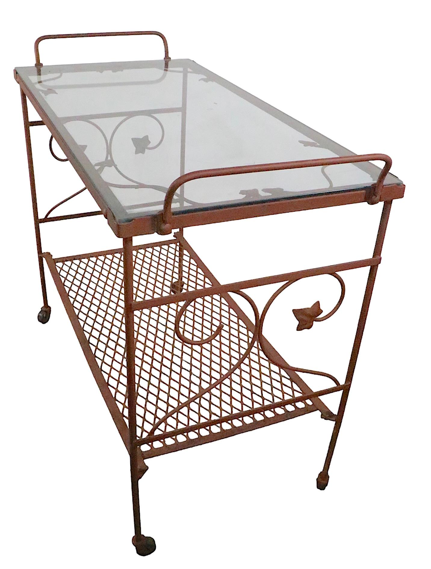 Américain Patio en fer forgé et verre au bord de la piscine  Chariot de service des années 1950-1970 en vente
