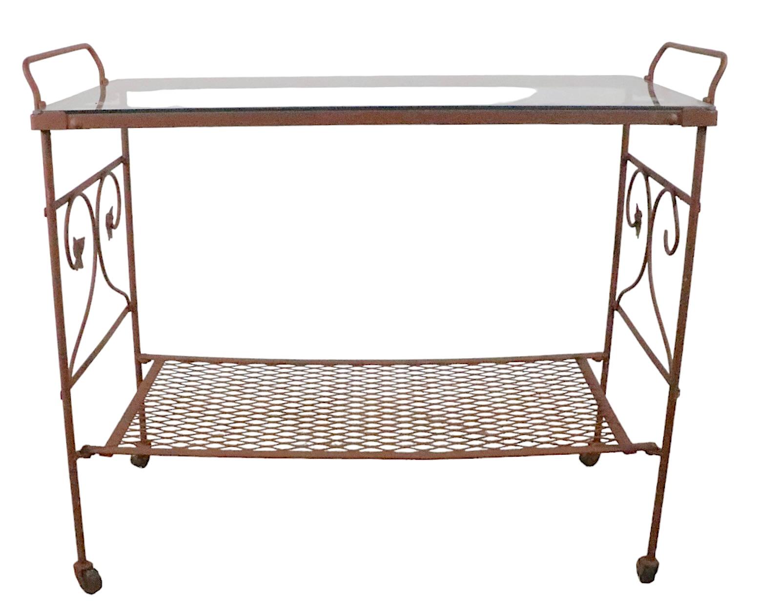 Patio en fer forgé et verre au bord de la piscine  Chariot de service des années 1950-1970 Bon état - En vente à New York, NY