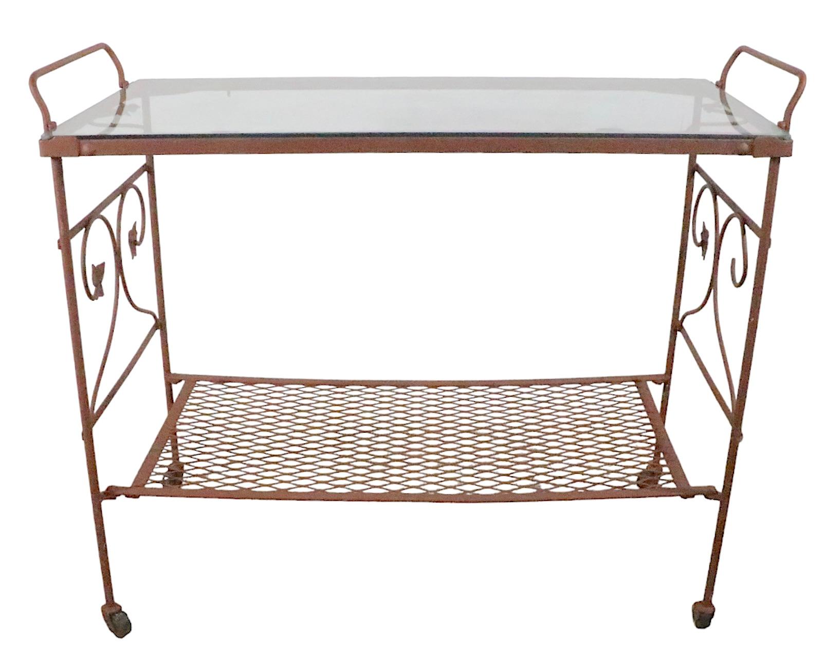20ième siècle Patio en fer forgé et verre au bord de la piscine  Chariot de service des années 1950-1970 en vente