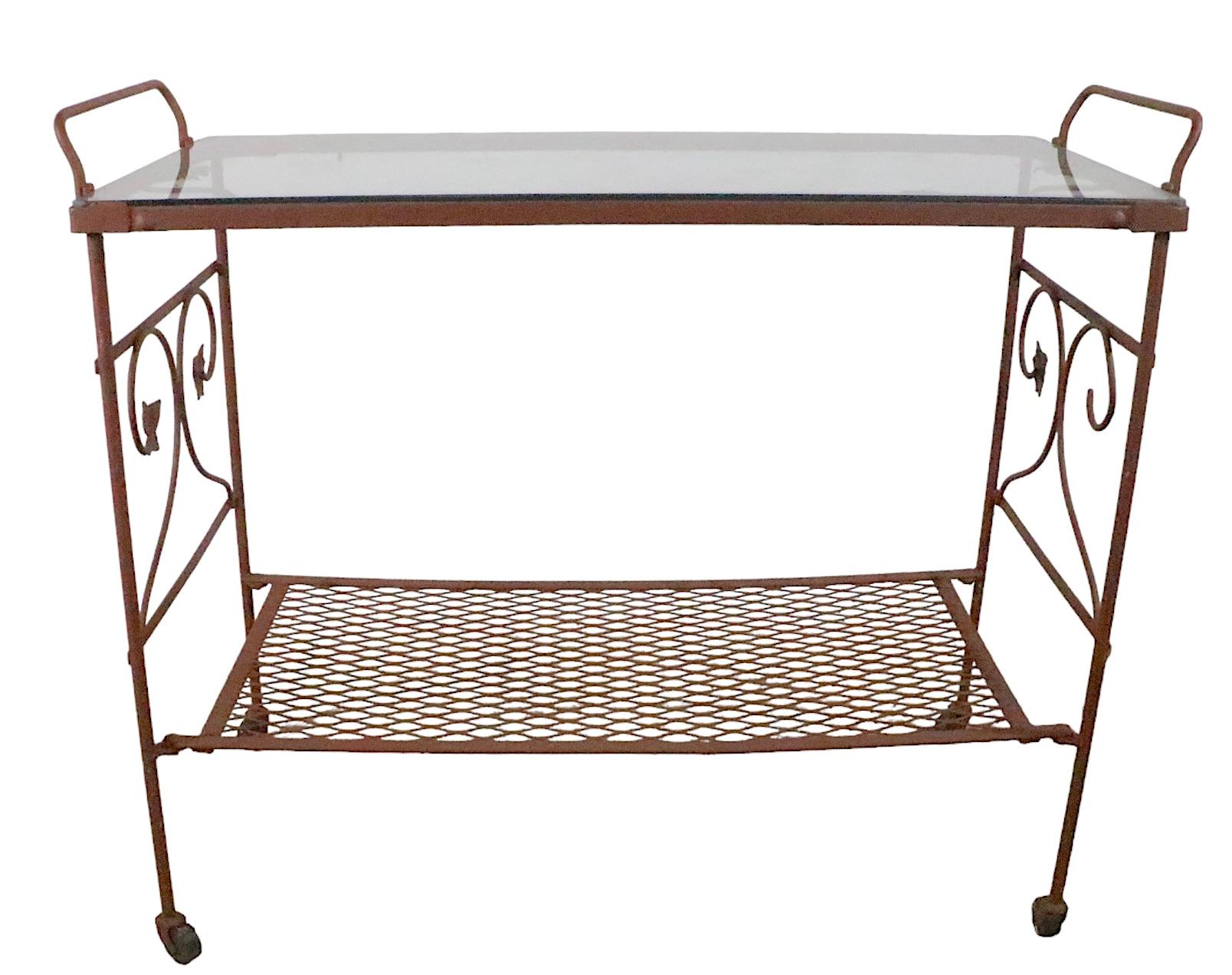 Verre Patio en fer forgé et verre au bord de la piscine  Chariot de service des années 1950-1970 en vente