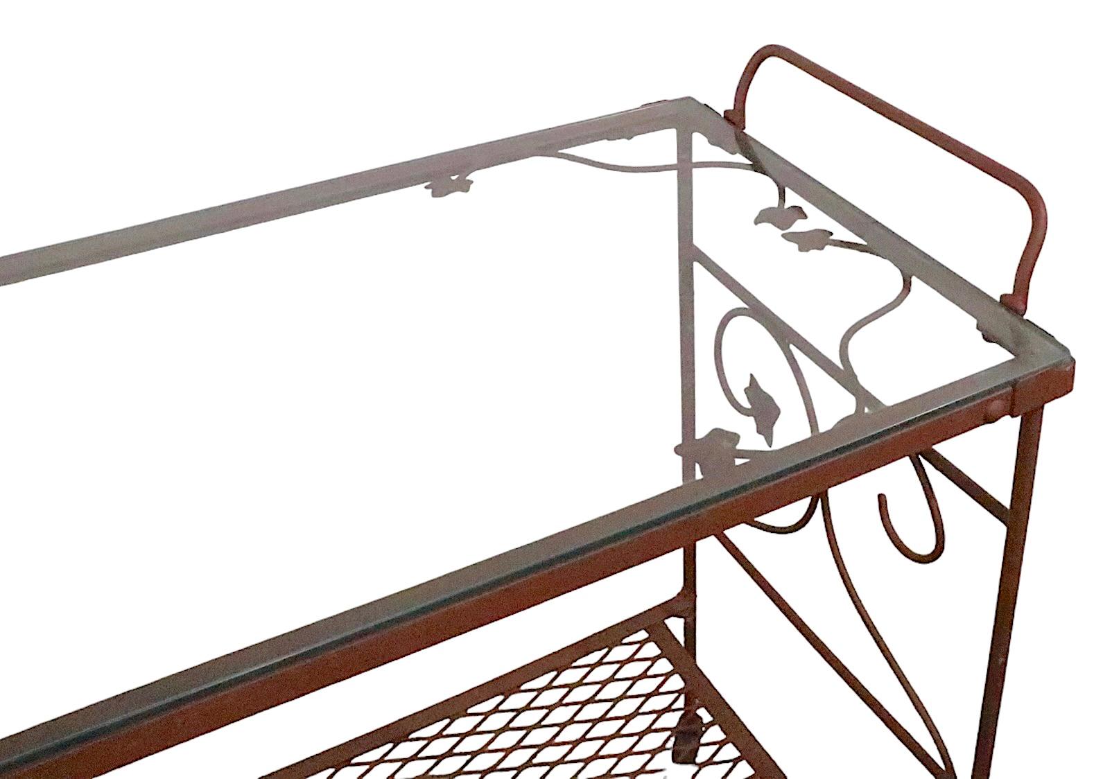 Patio en fer forgé et verre au bord de la piscine  Chariot de service des années 1950-1970 en vente 1