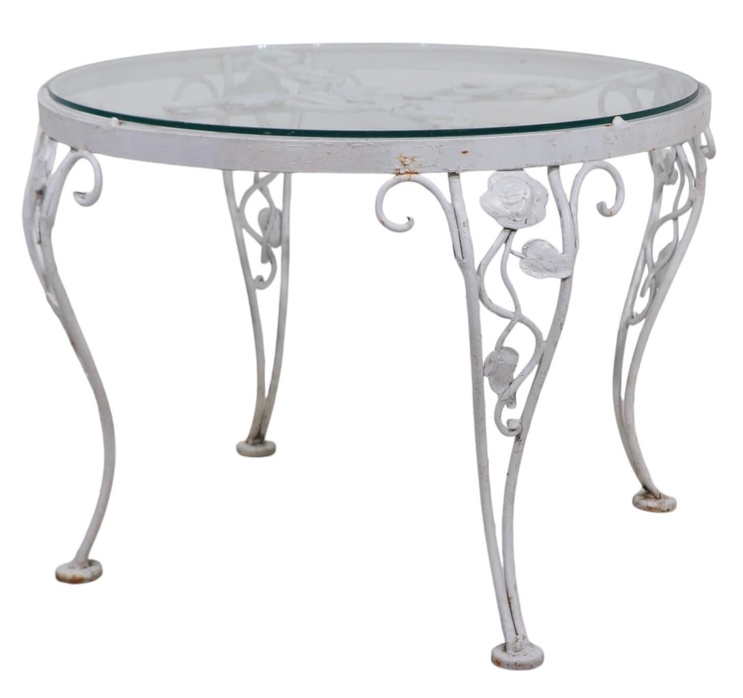 Mesa auxiliar Woodard Chantilly Rose de hierro forjado y cristal c. 1950/60 siglo XX