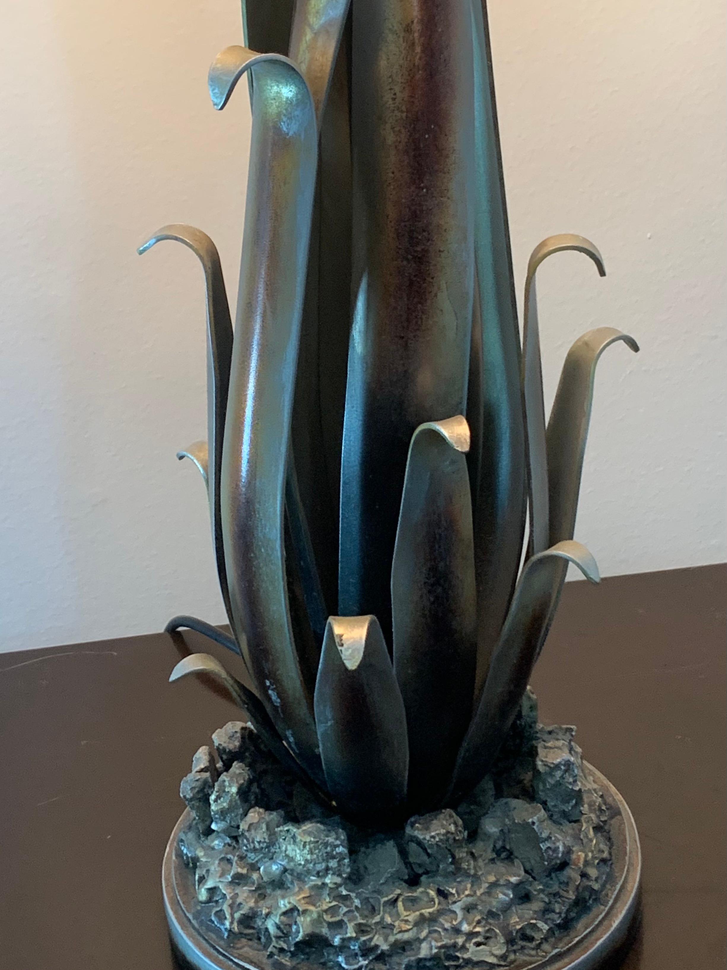 Lampe console en fer forgé et similicuir doré, années 1980 en vente 1