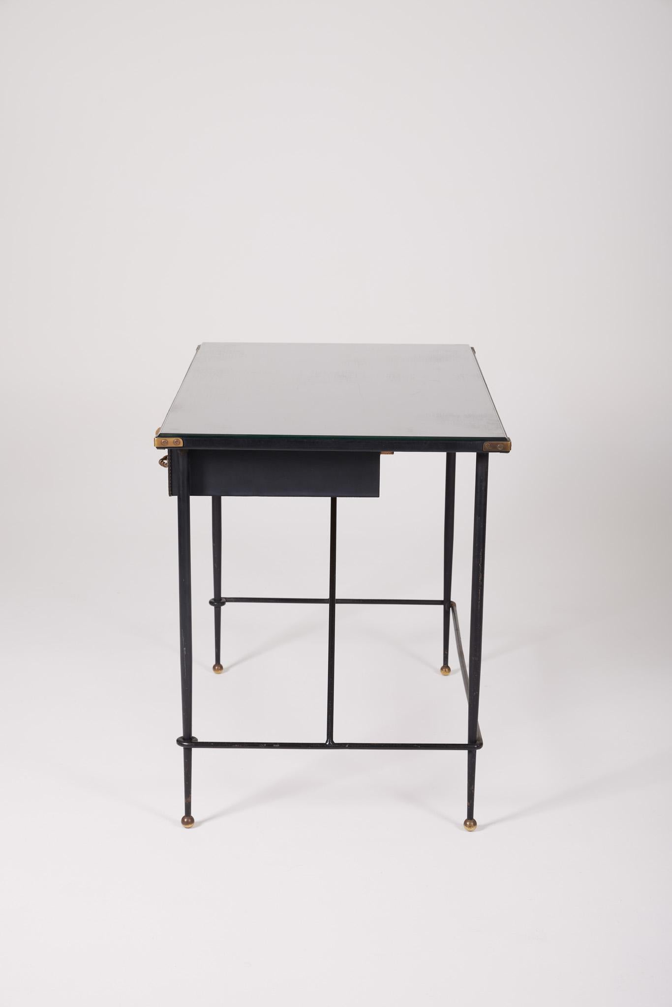 Bureau en fer forgé et cuir de Jacques Adnet Bon état à PARIS, FR