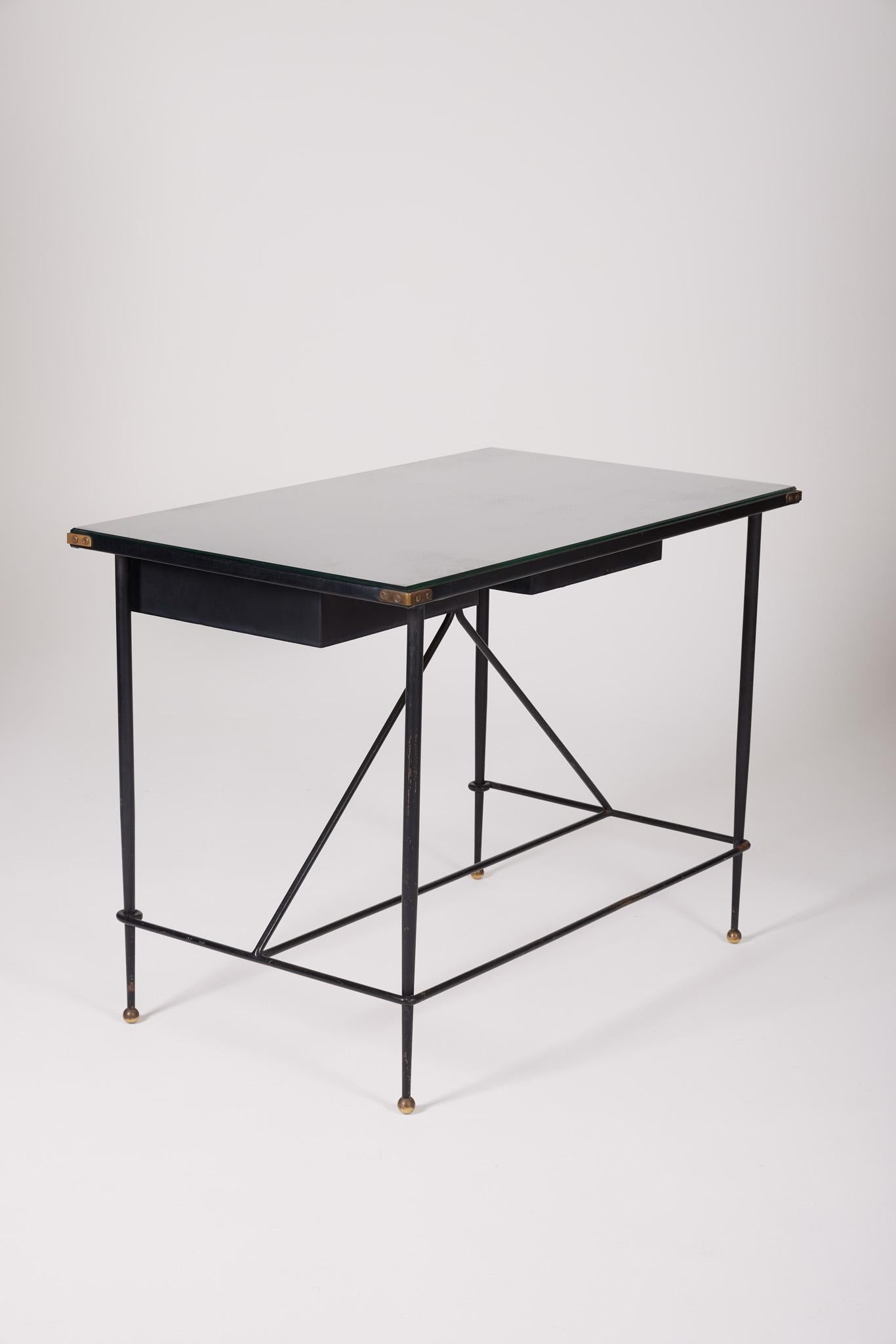 20ième siècle Bureau en fer forgé et cuir de Jacques Adnet