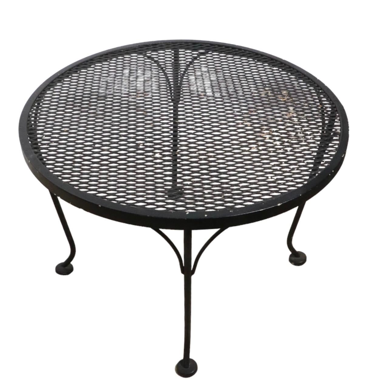 Wrought Iron and Metal Mesh Garden Patio Poolside Side Tables by Woodard In Good Condition In New York, NY