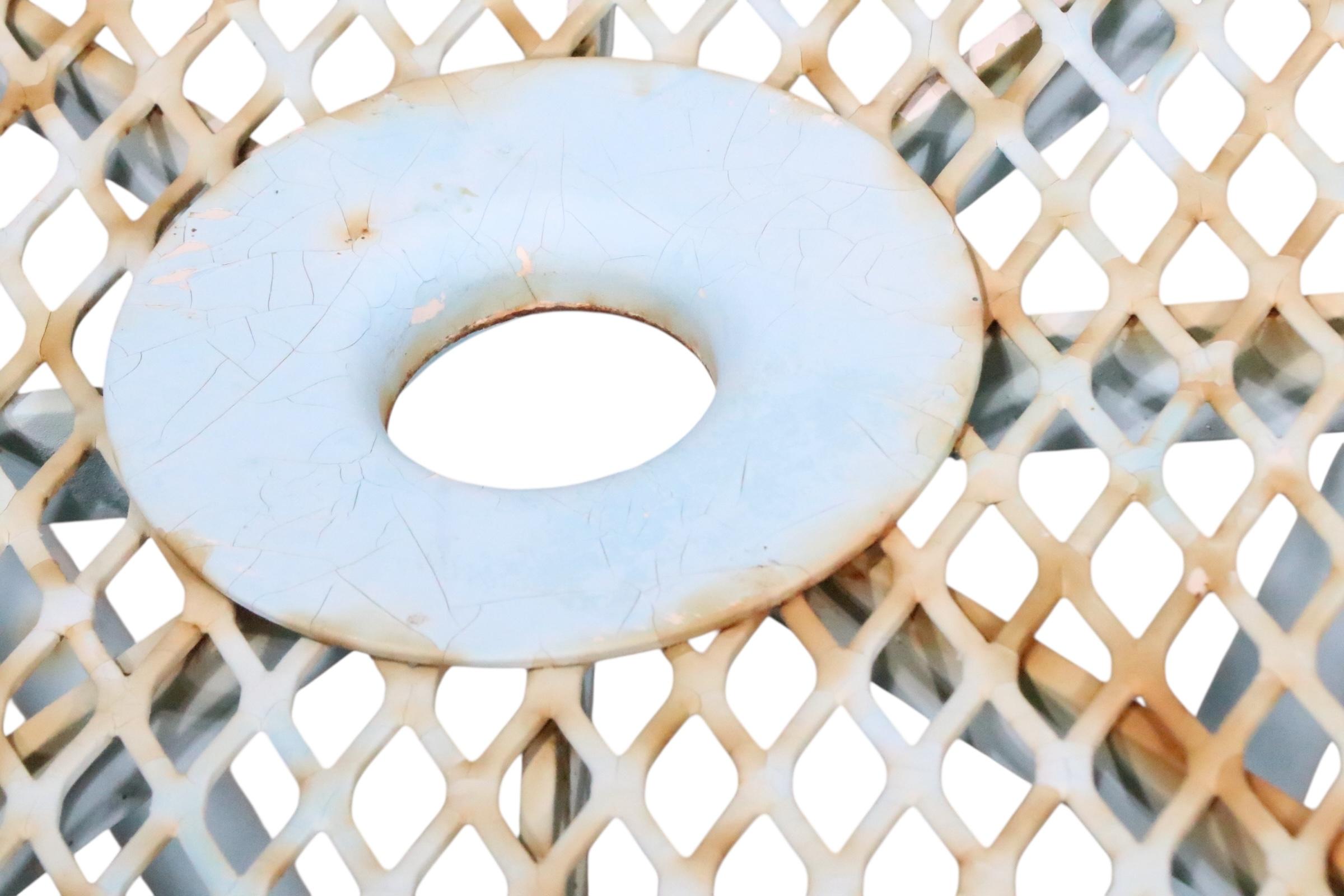 Wrought Iron and Metal Mesh Garden Patio Poolside Table by Woodard in vendita 3