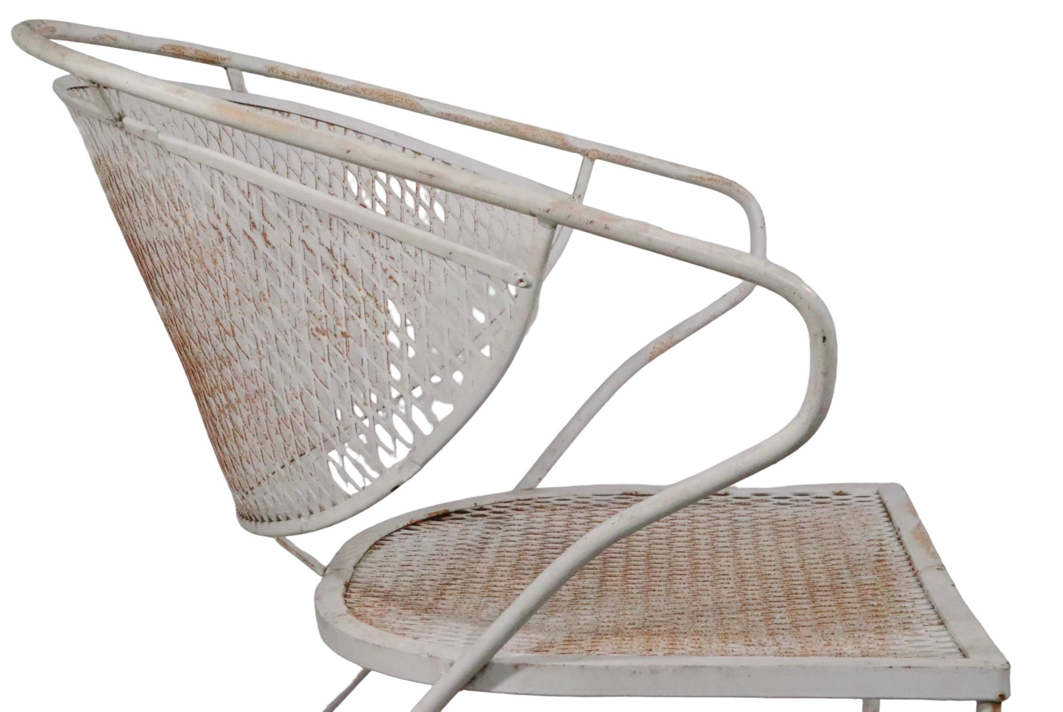 Chaise de jardin en fer forgé et maille métallique, chaise de salle à manger par Salterini vers les années 1950 en vente 1