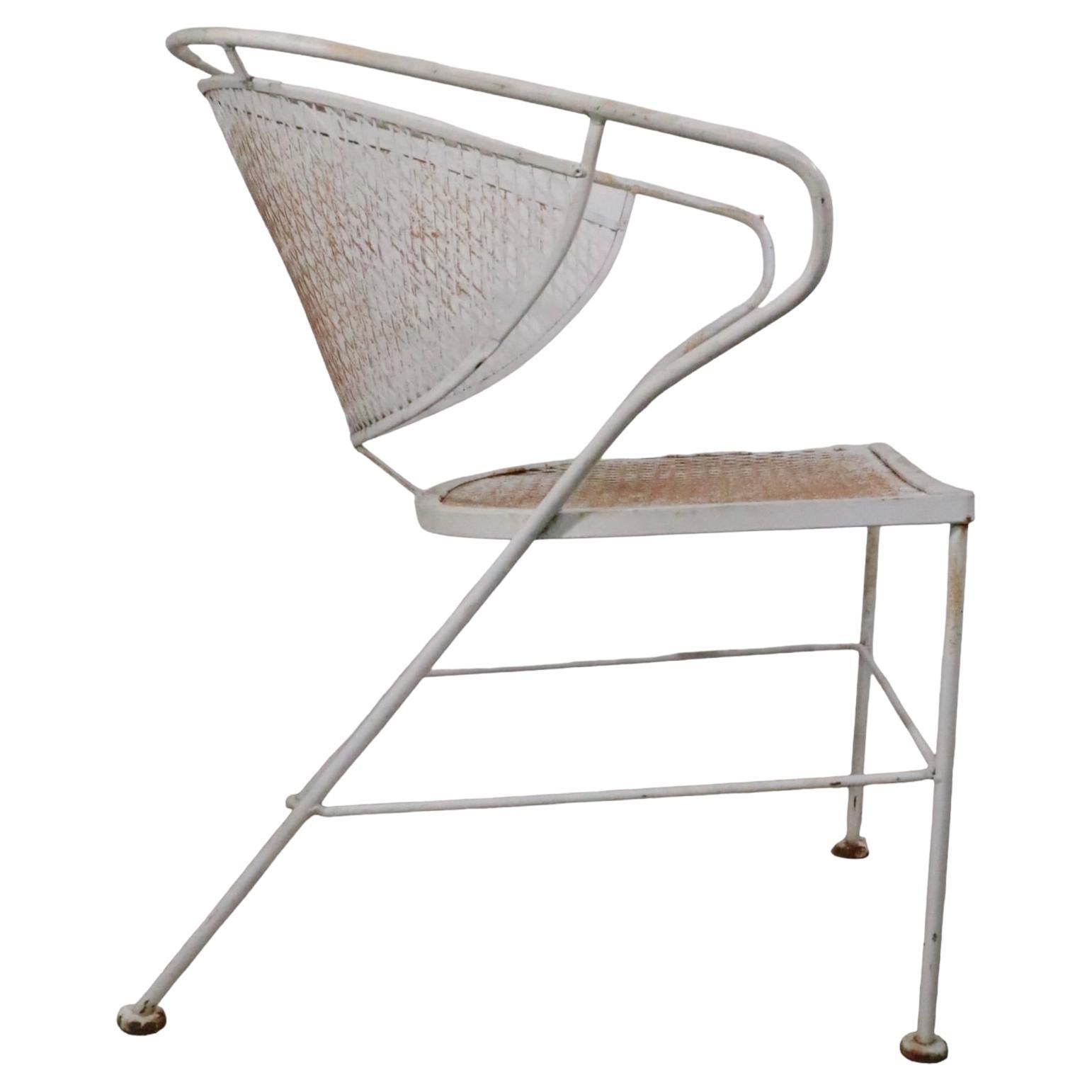 Chaise de jardin en fer forgé et maille métallique, chaise de salle à manger par Salterini vers les années 1950