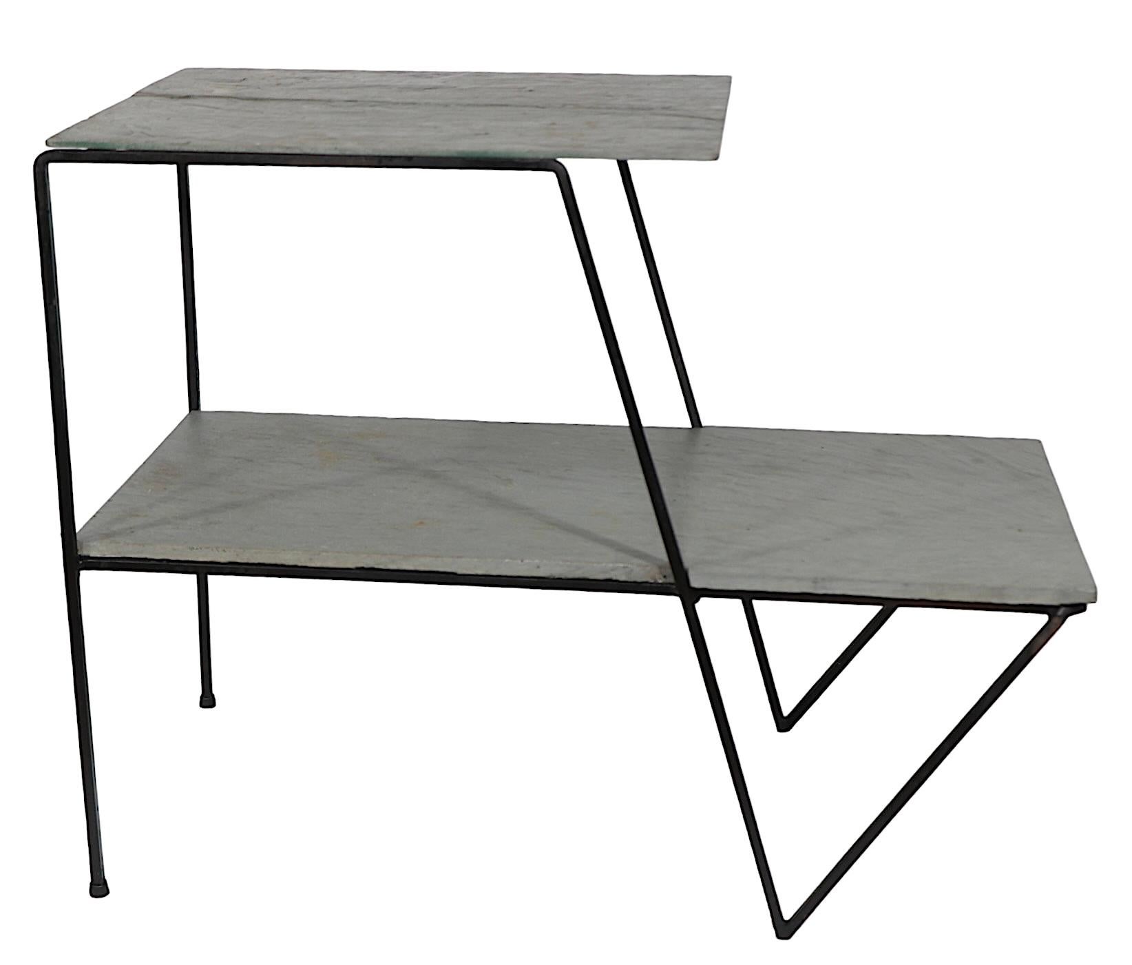Table d'appoint en fer forgé et ardoise Mid Century Plant Stand after Avard en vente 3