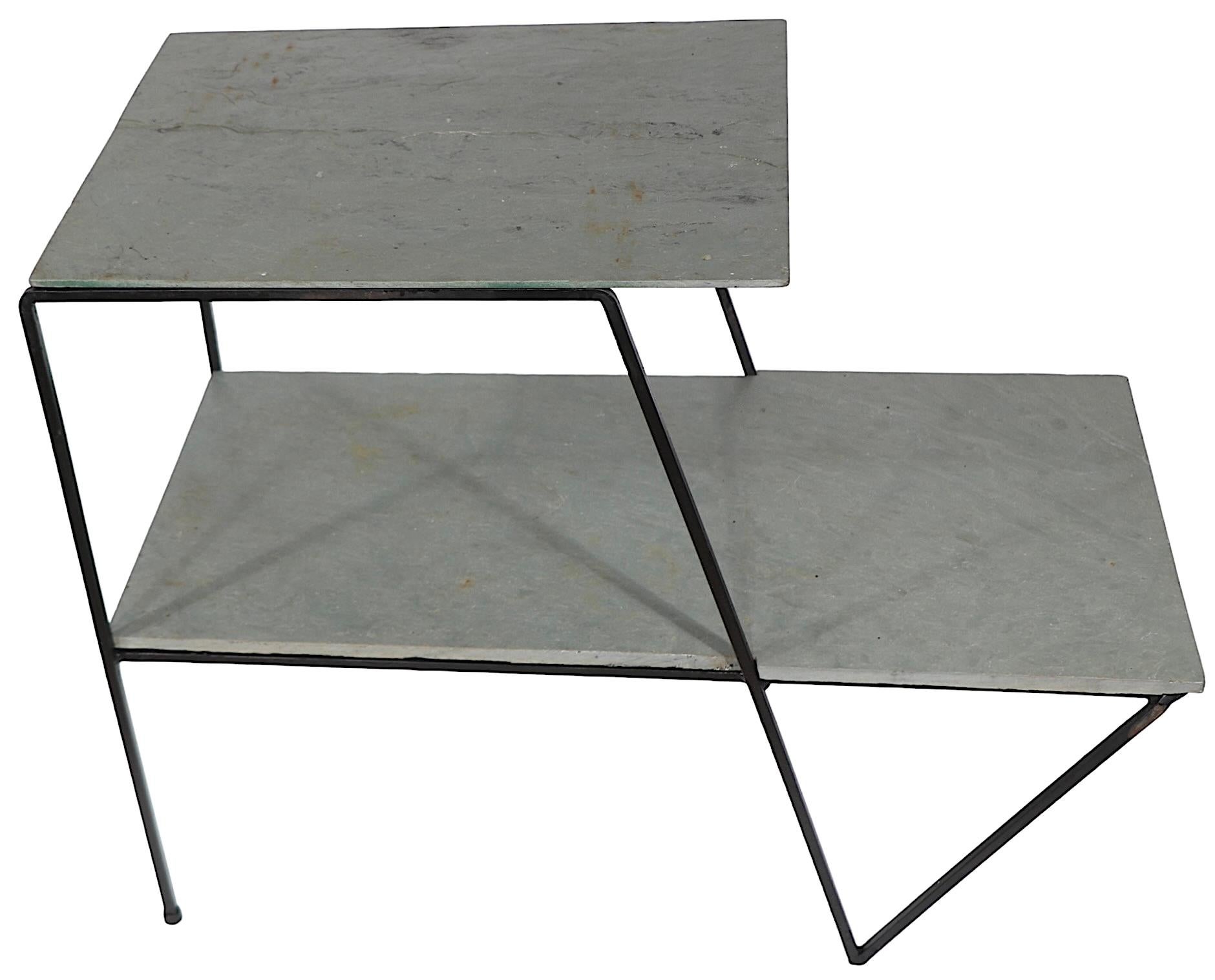 Table d'appoint en fer forgé et ardoise Mid Century Plant Stand after Avard en vente 4