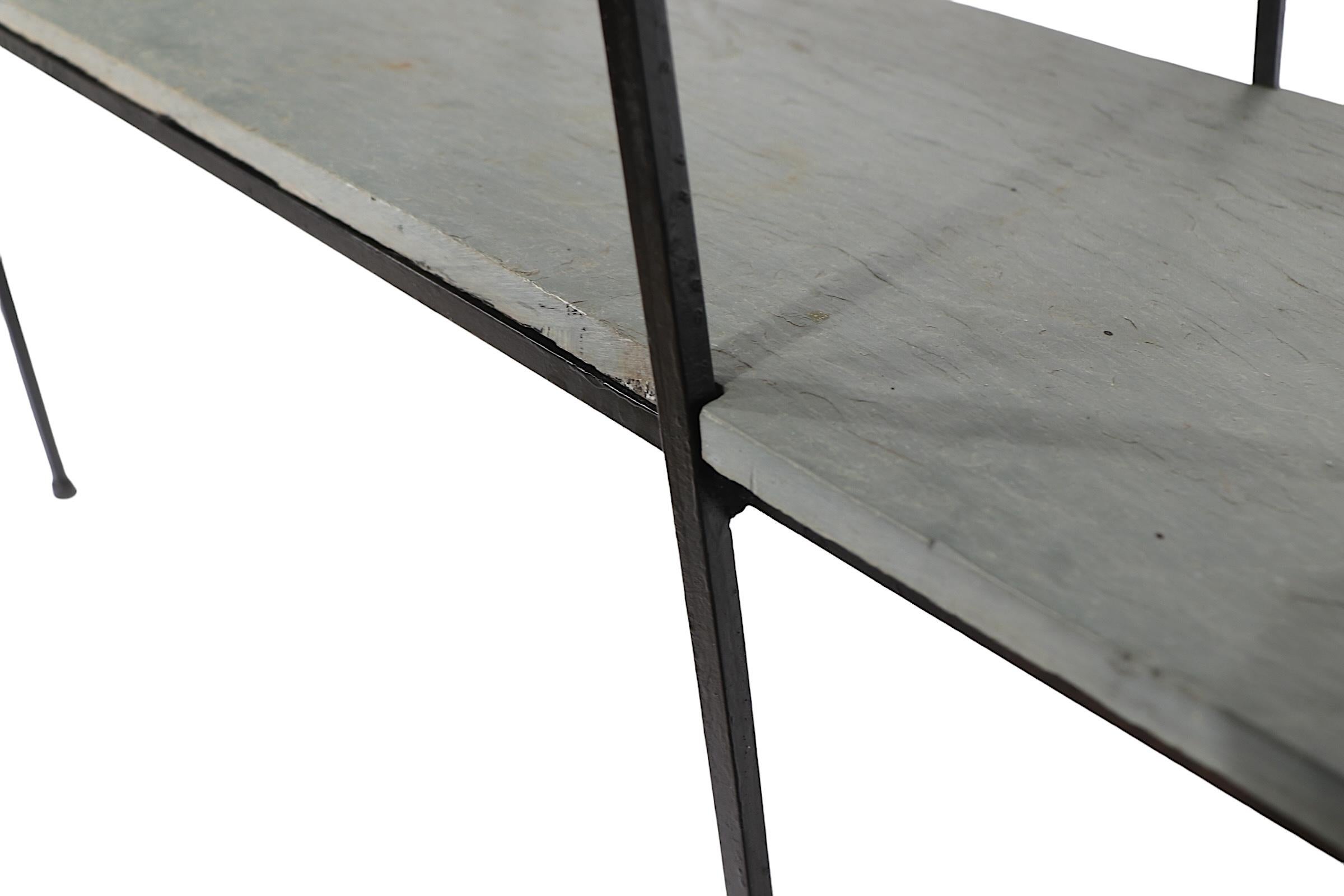 Table d'appoint en fer forgé et ardoise Mid Century Plant Stand after Avard en vente 5