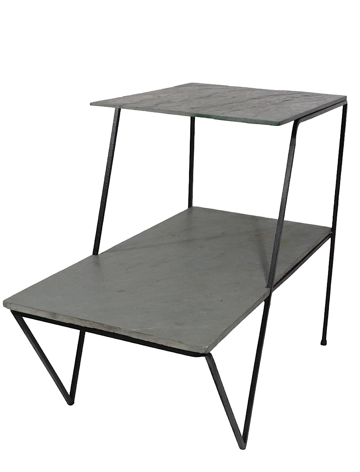 Table d'appoint en fer forgé et ardoise Mid Century Plant Stand after Avard en vente 6
