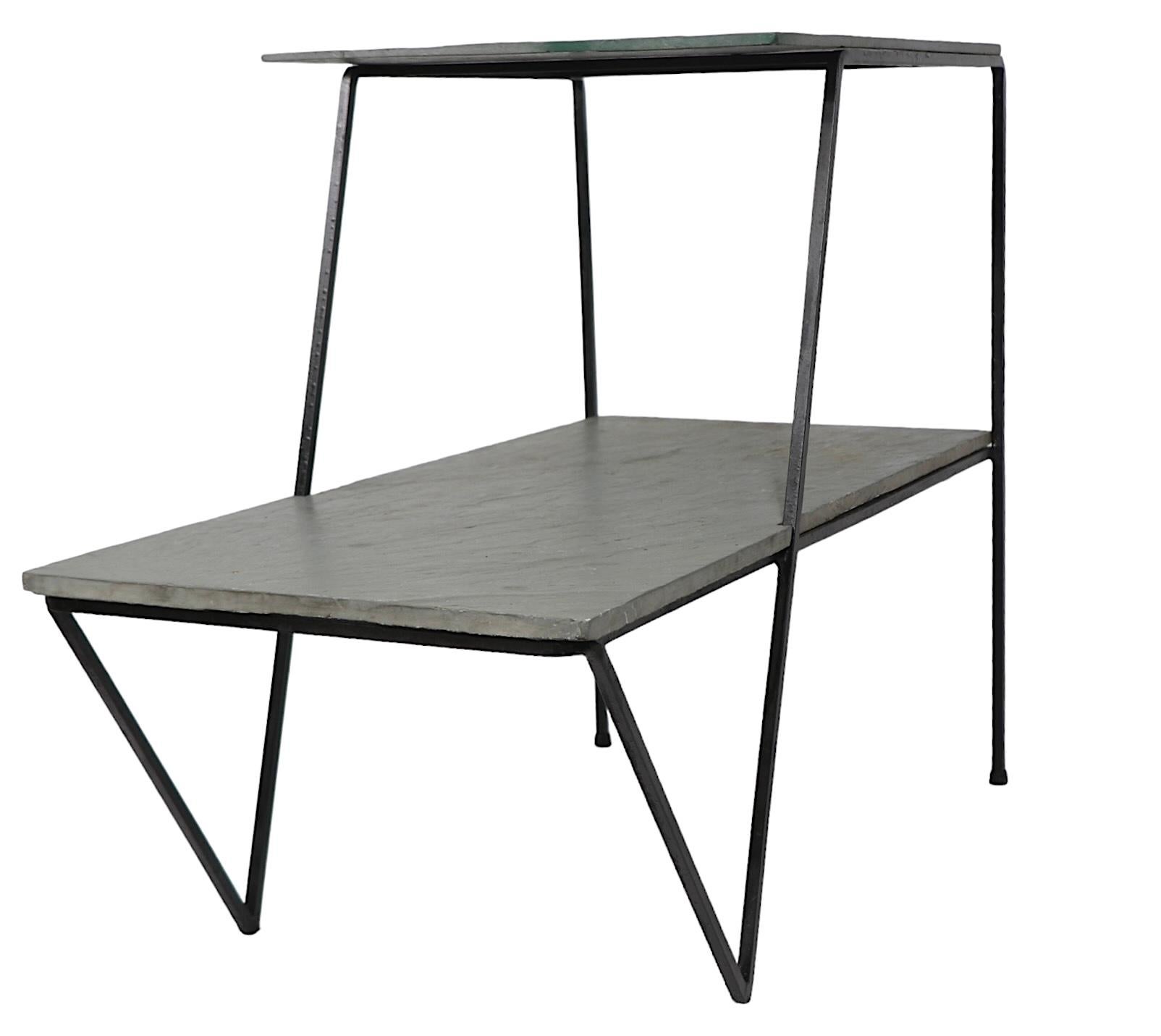 Table d'appoint en fer forgé et ardoise Mid Century Plant Stand after Avard en vente 7