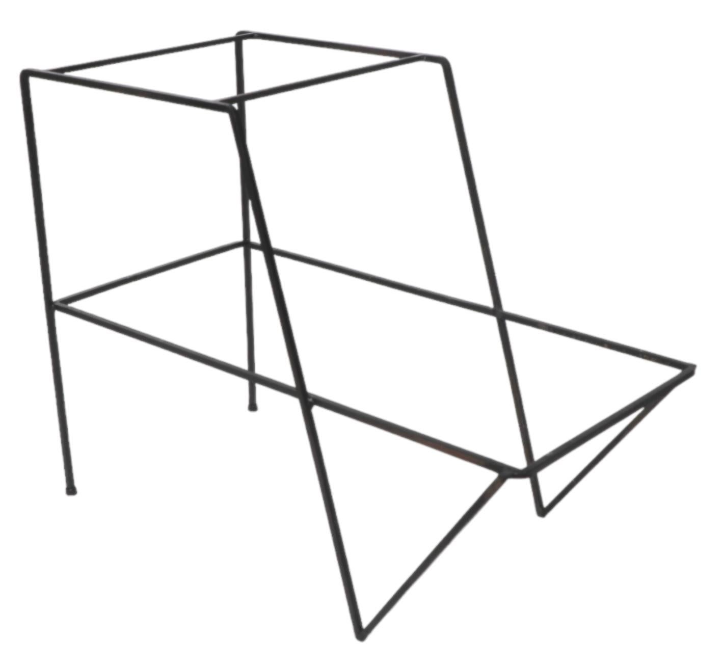 Table d'appoint en fer forgé et ardoise Mid Century Plant Stand after Avard en vente 9