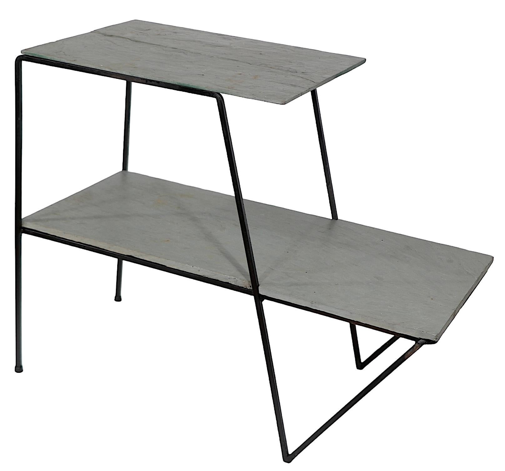 Mid-Century Modern Table d'appoint en fer forgé et ardoise Mid Century Plant Stand after Avard en vente