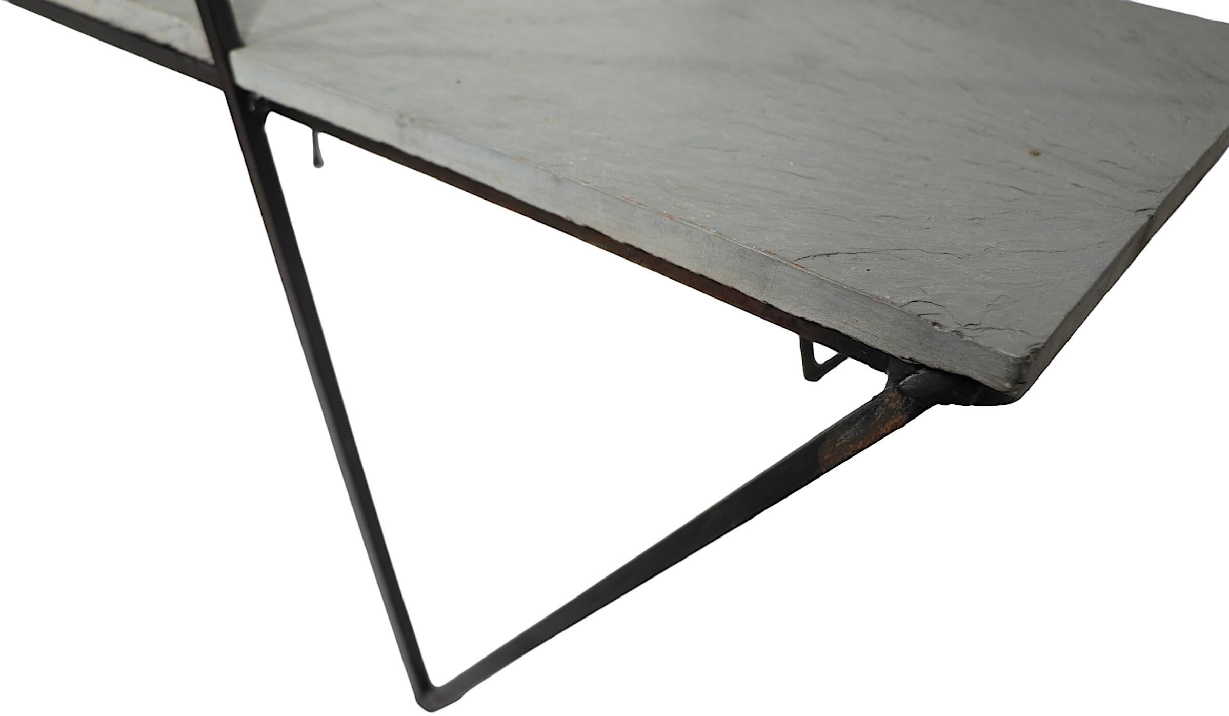 20ième siècle Table d'appoint en fer forgé et ardoise Mid Century Plant Stand after Avard en vente