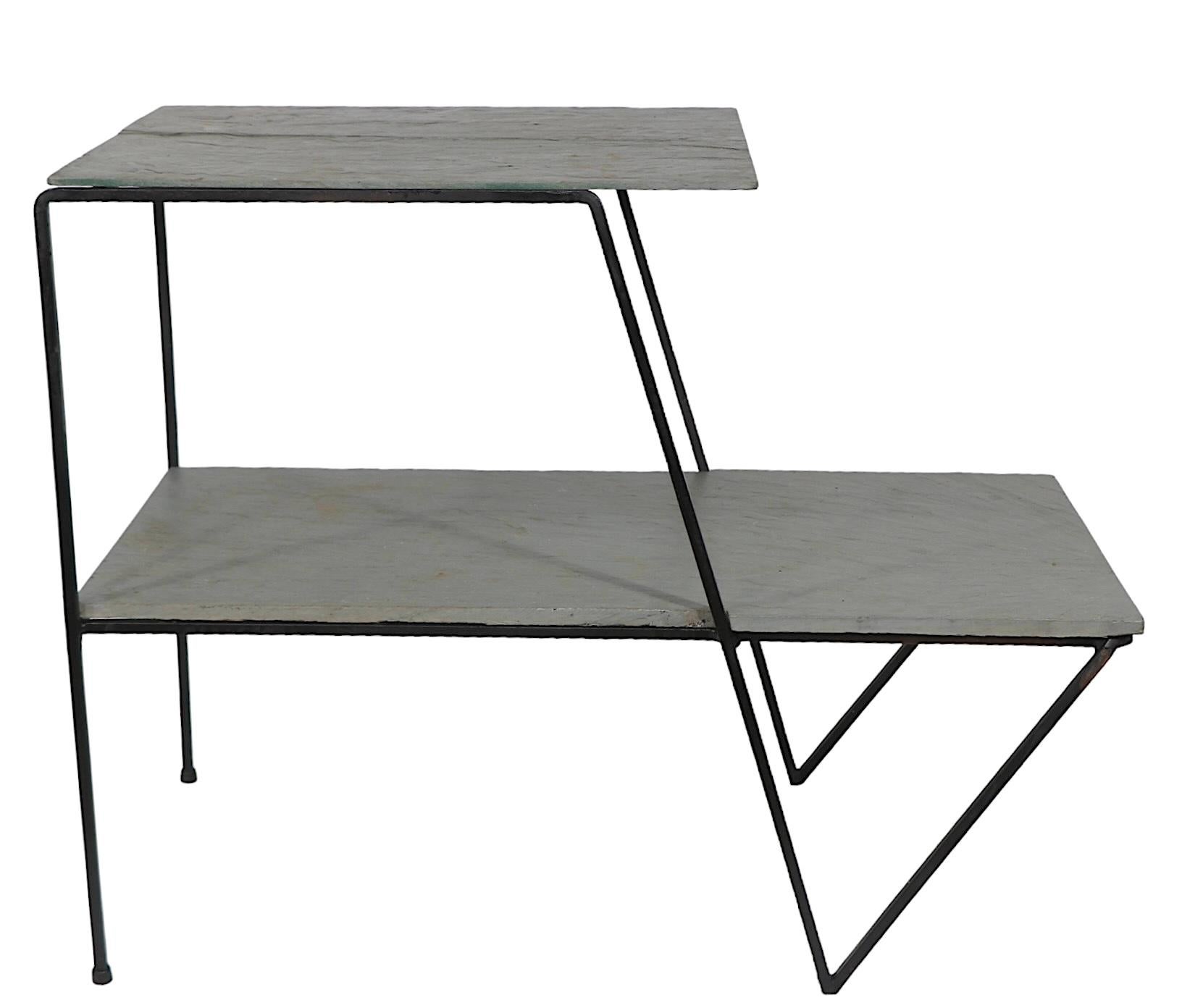 Table d'appoint en fer forgé et ardoise Mid Century Plant Stand after Avard en vente 1