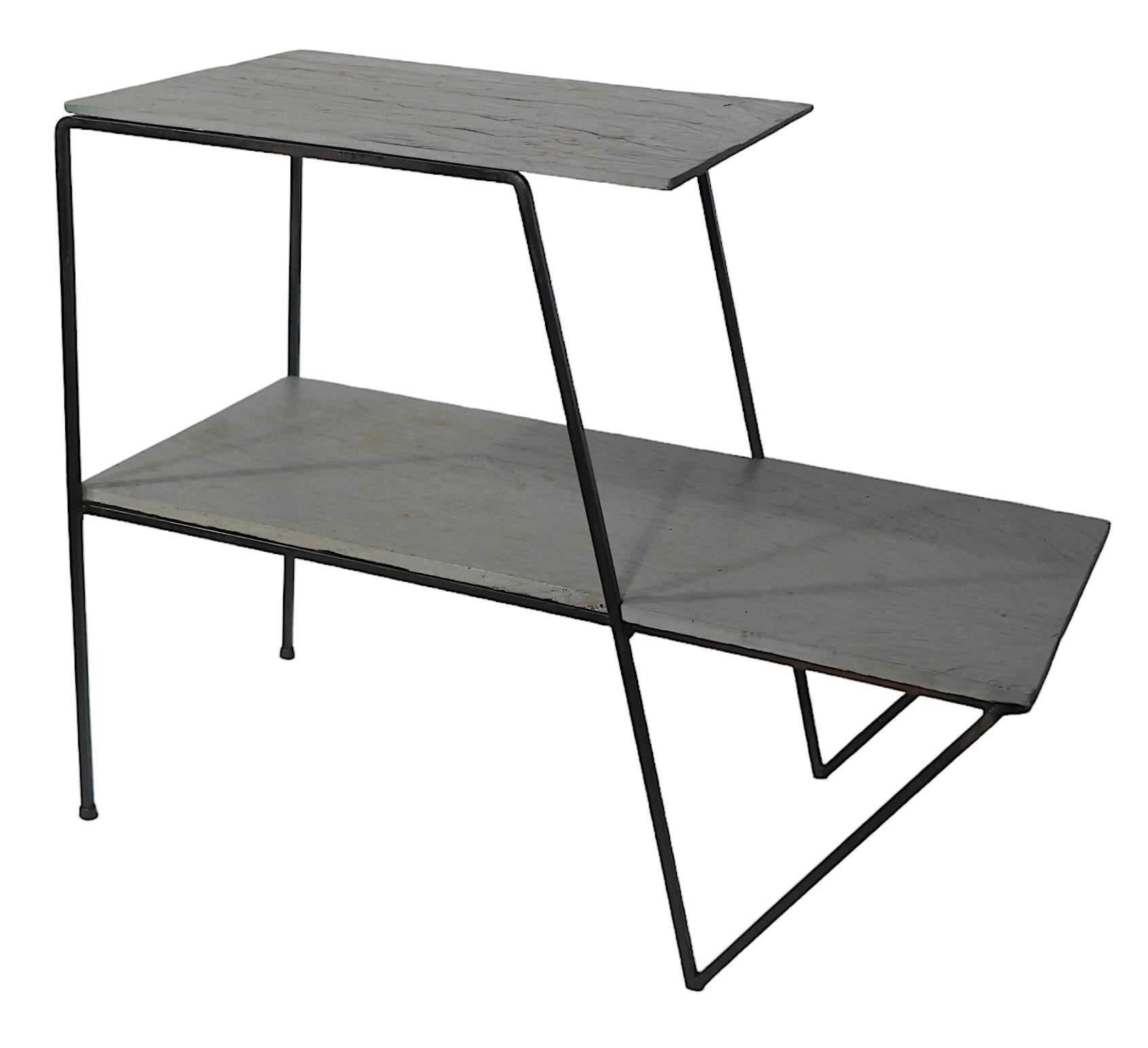 Table d'appoint en fer forgé et ardoise Mid Century Plant Stand after Avard en vente 2