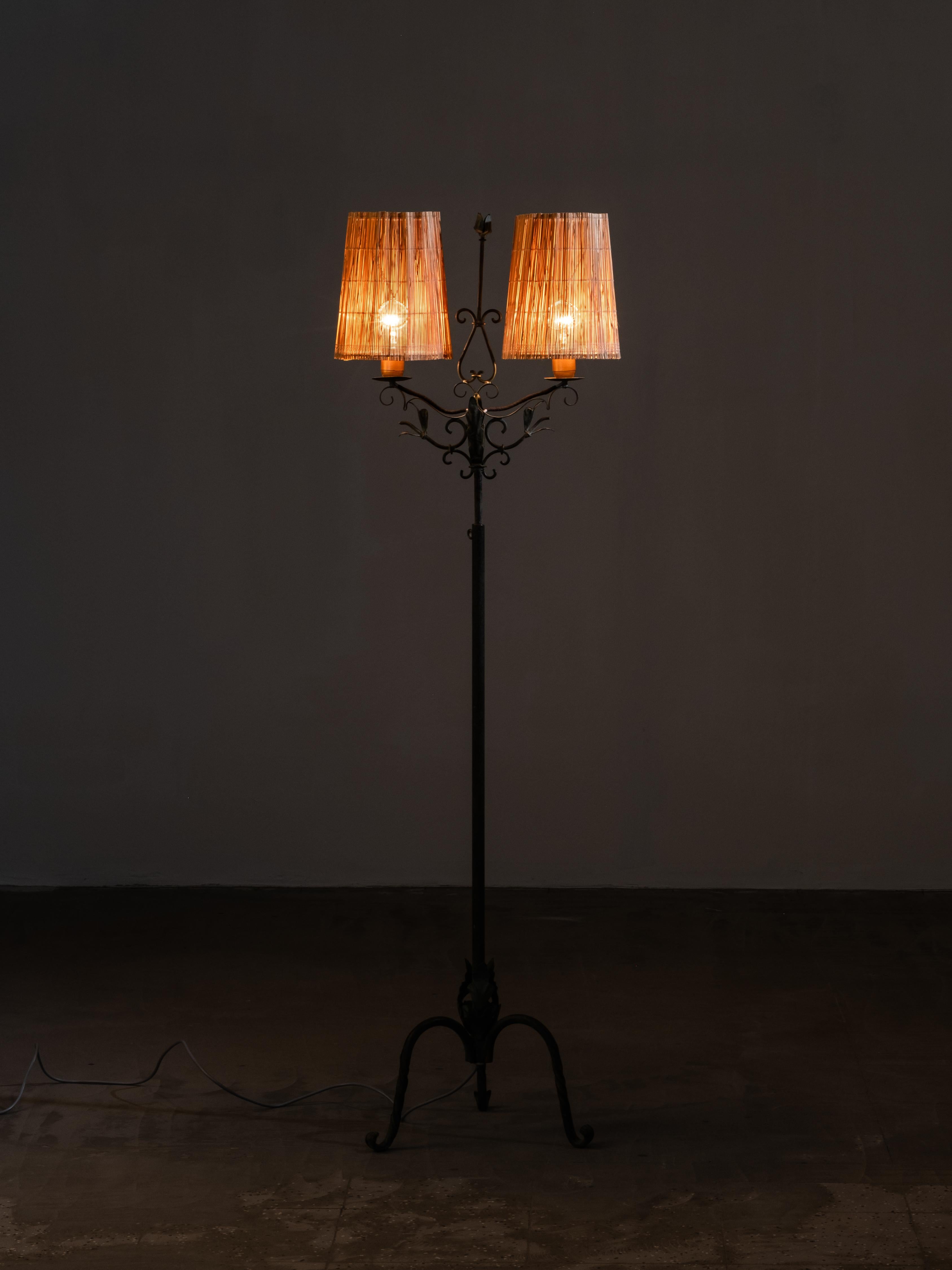 Lampadaire en fer forgé et en ardoise de bois par Hakkarainen, Finlande, années 1930 en vente 3