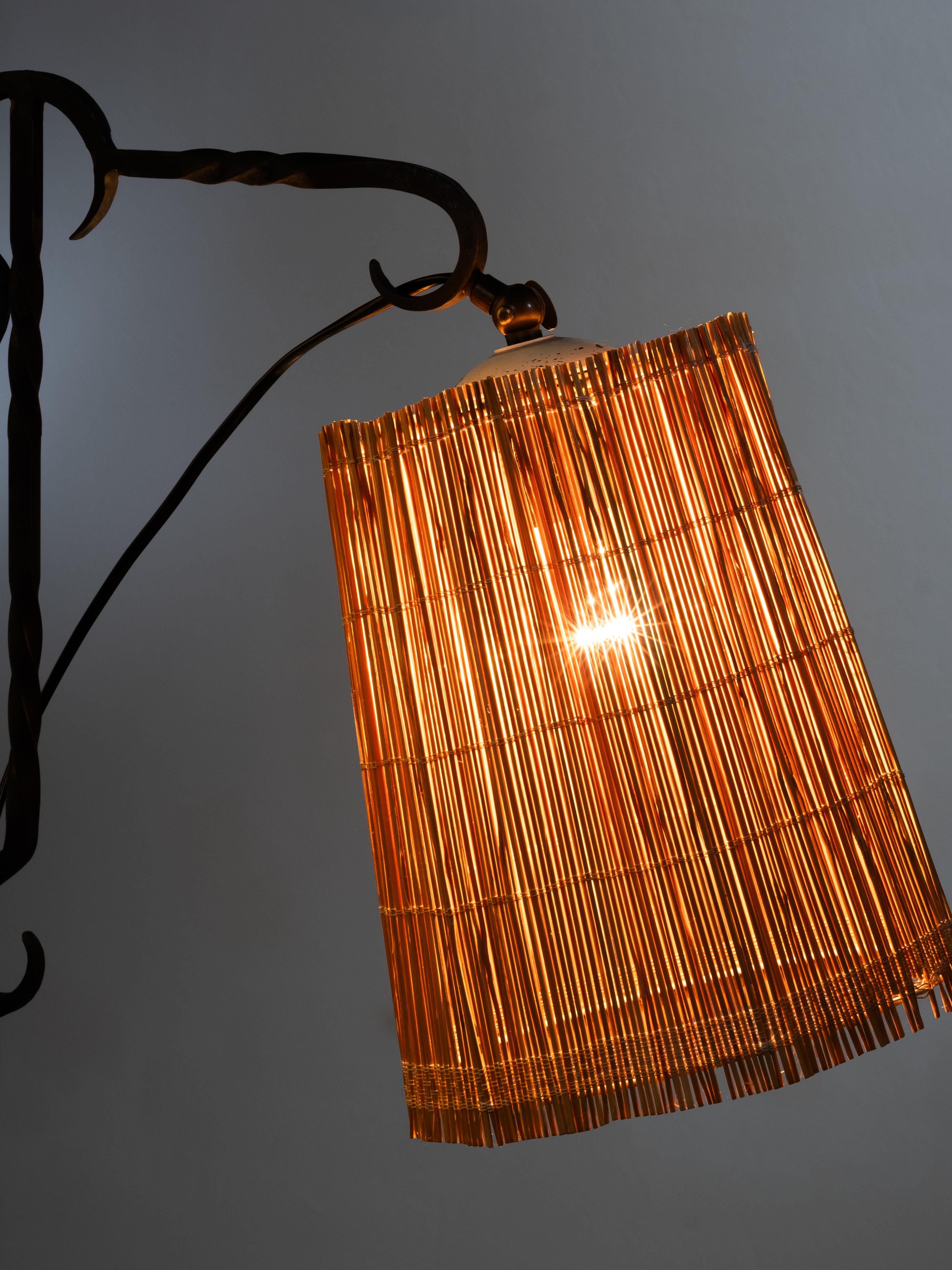 Lámpara de pie de hierro forjado y pizarra de madera de Hakkarainen, Finlandia, años 30 en venta 10