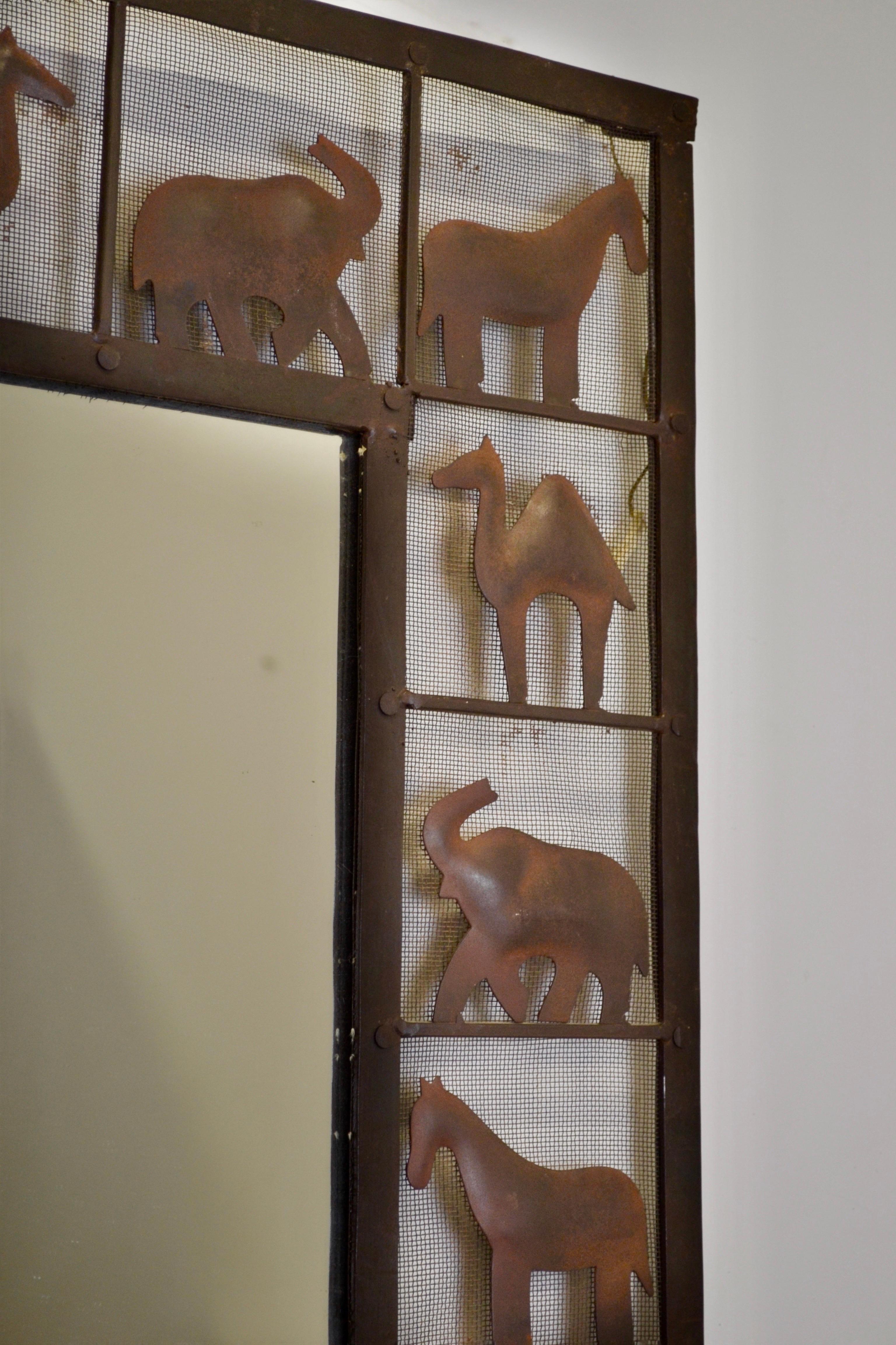 Stile provenzale Specchio per animali in ferro battuto di Atelier Marolles, Francia, anni 1950. in vendita