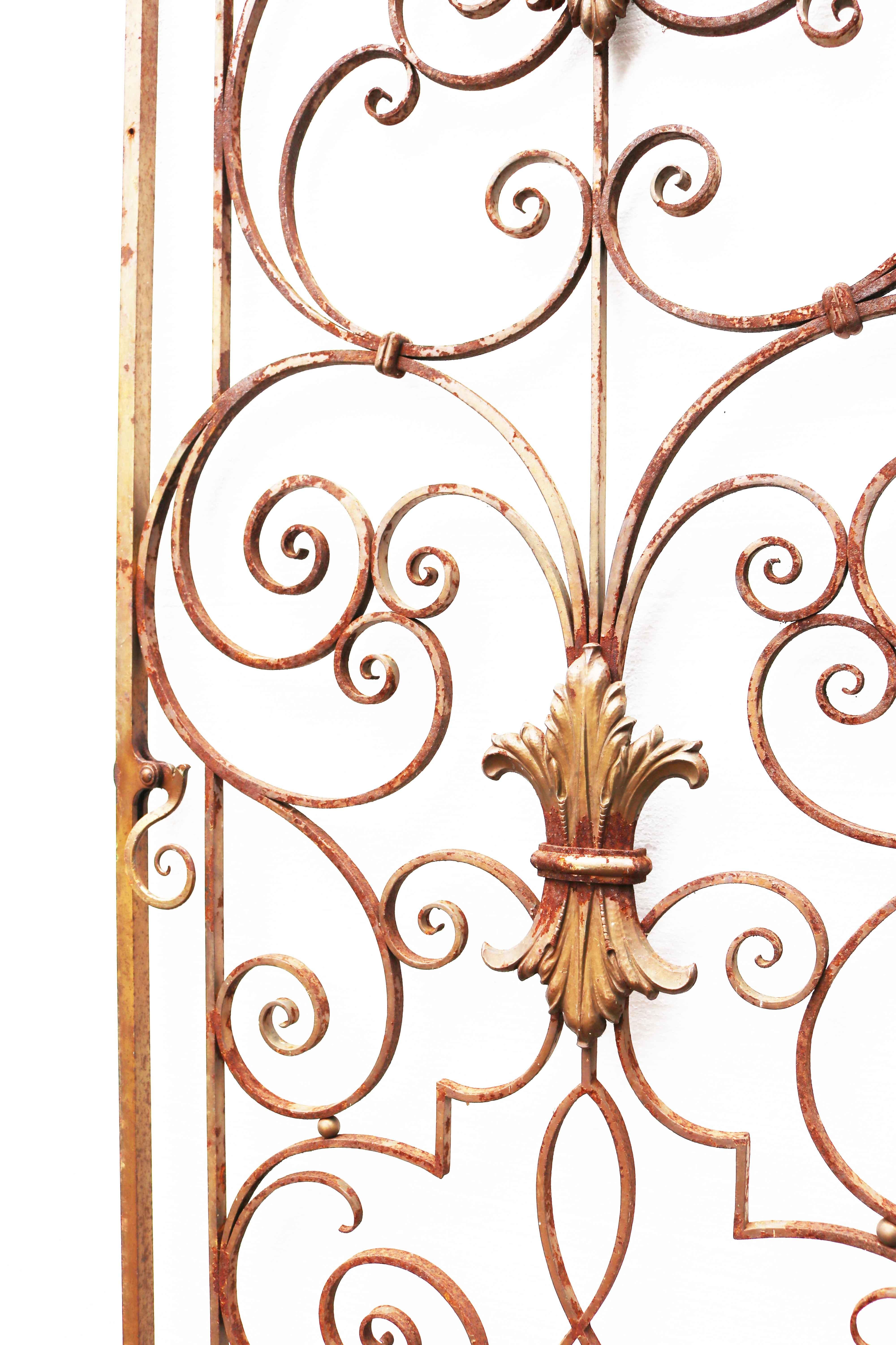 Wrought Iron Antique Gate In Fair Condition For Sale In Wormelow, Herefordshire