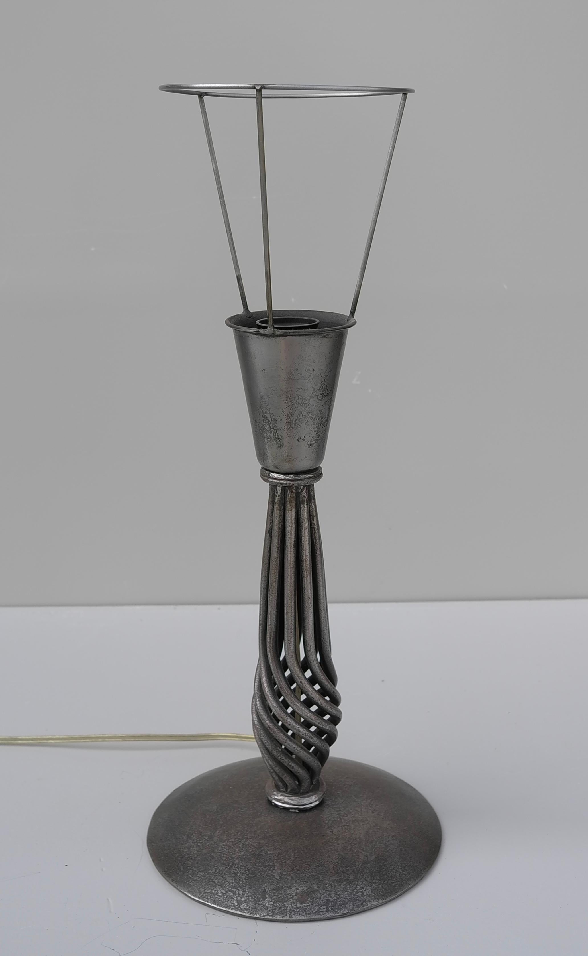 Mid-Century Modern Lampe de table Art déco en fer forgé, France, années 1930 en vente