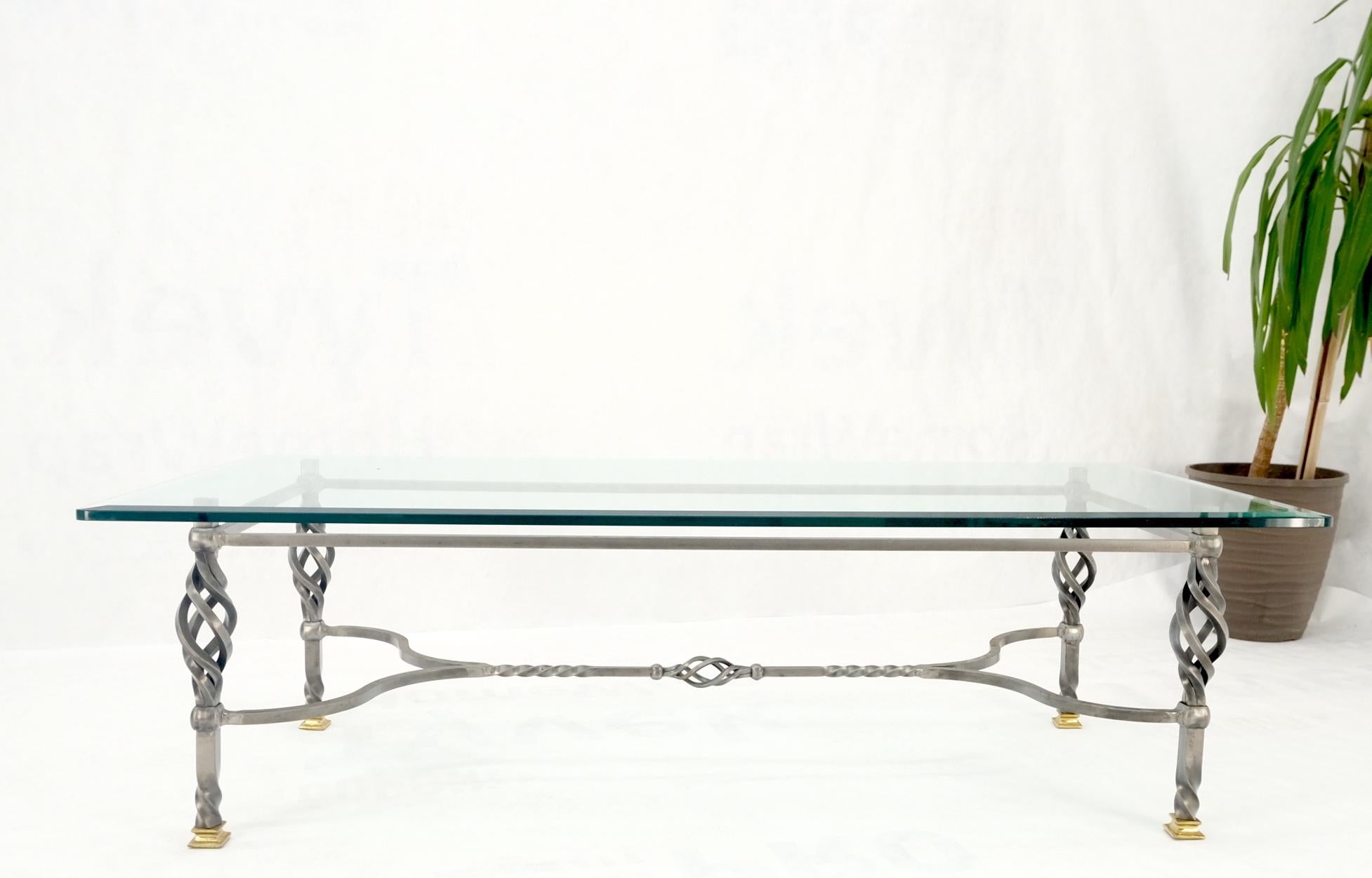 Table basse rectangulaire en fer forgé Art Ornamental Pieds en laiton Plateau en verre MINT en vente 4