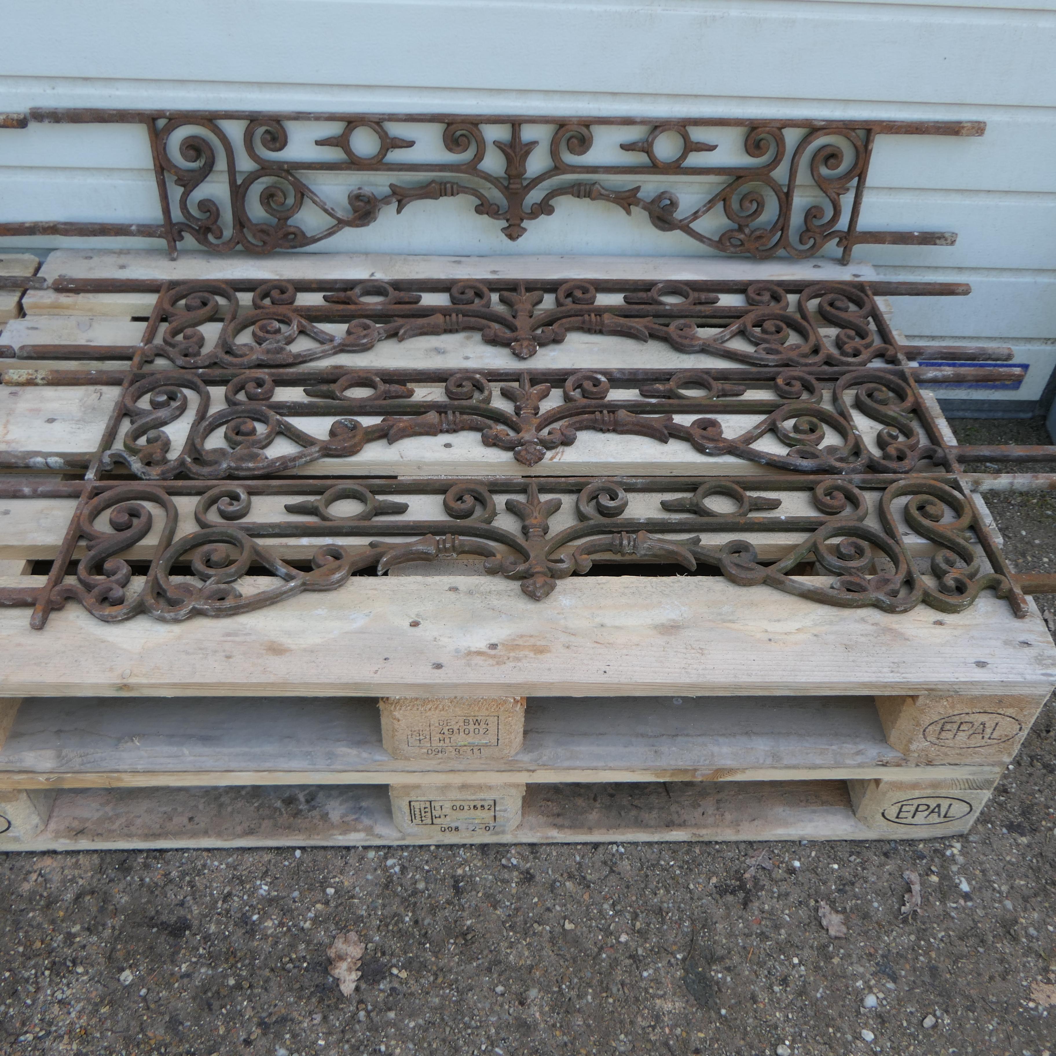 Wrought iron balustrade
- price is per unit
- Width excluding fixings is 98.5cm
- One piece weighs approximately 9Kg