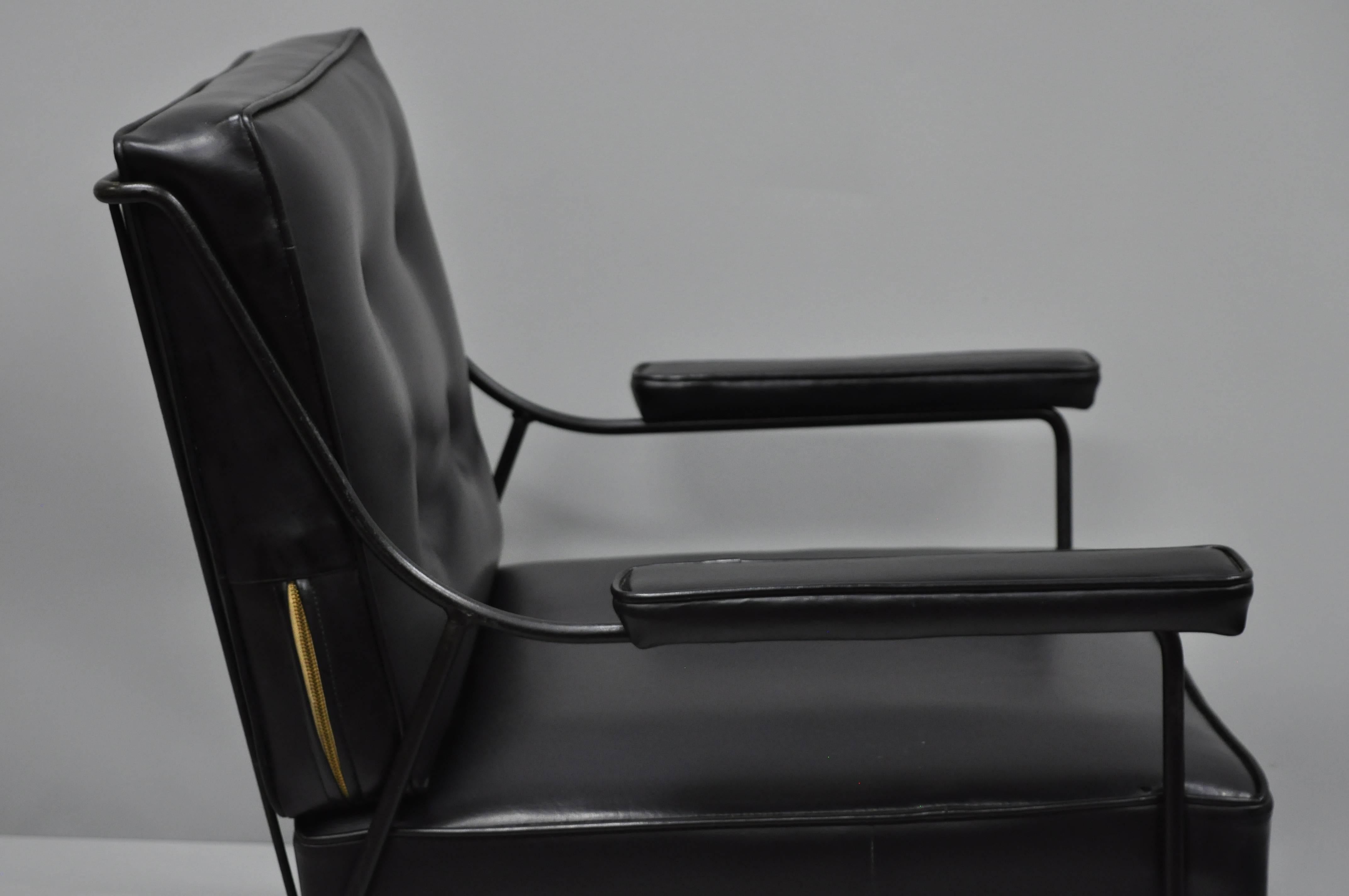 Wrought Iron & Black Vinyl Lounge Chair attr Milo Baughman for Pacific Iron In Good Condition In Philadelphia, PA