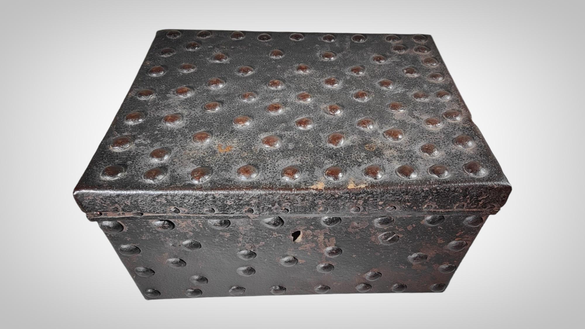 Wrought iron box with secret 18th century
Riveted wrought iron box. One of the rivets moves upwards and makes an internal mechanism move in order to open. The mechanism is incomplete. 18th century. Measurements: 35x25x17 cm