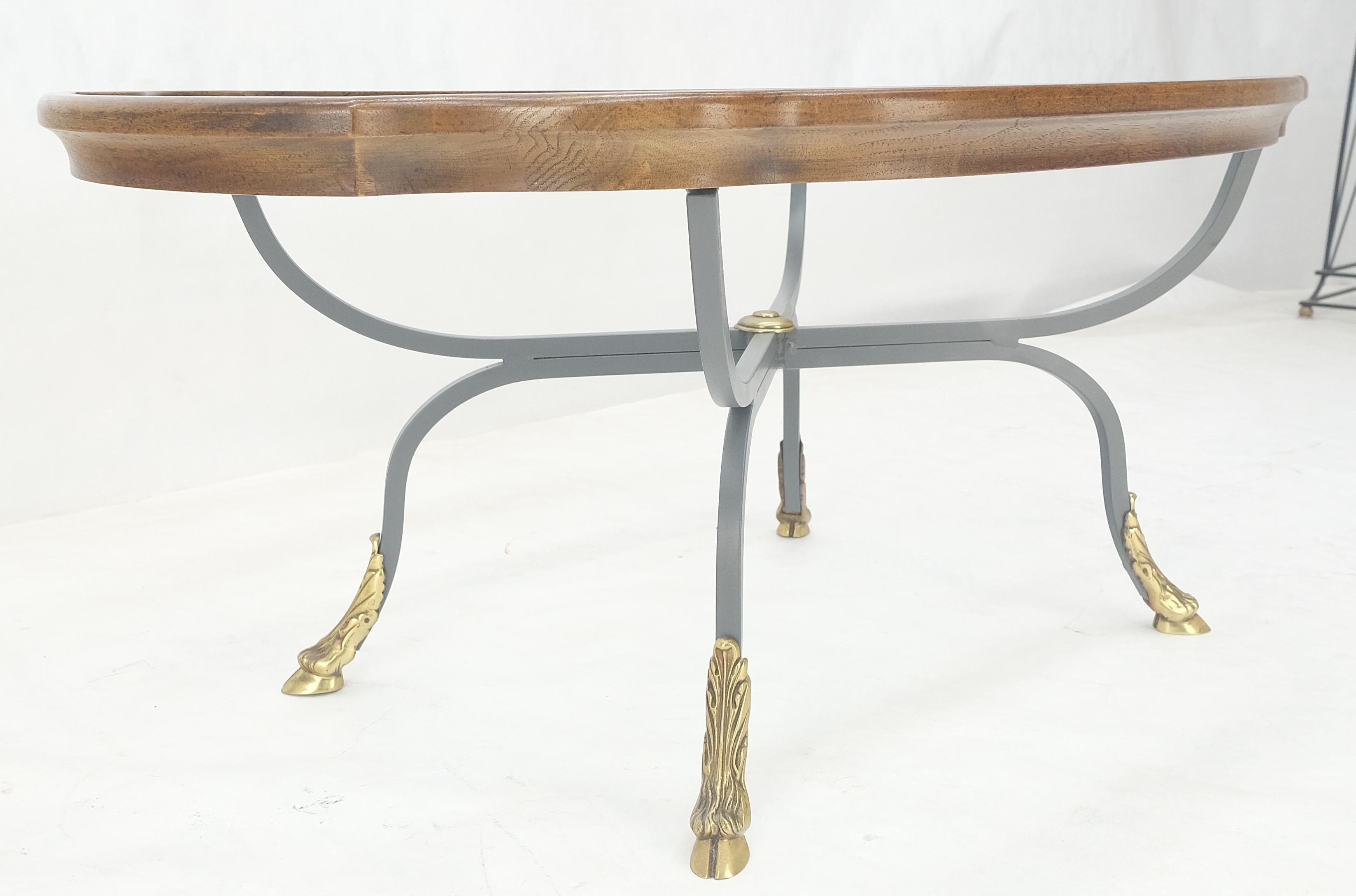 Table à café en fer forgé avec pieds en laiton, plateau en verre, forme ovale et festonnée, 39