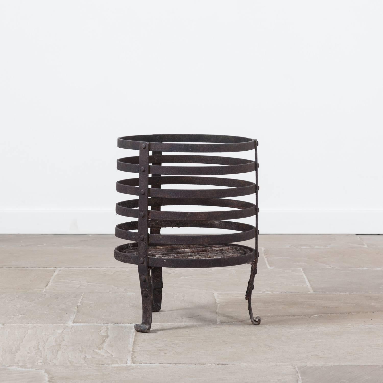 Very nice wrought iron brazier, perfect for summer evenings!

53m high by 40cm in diameter.
