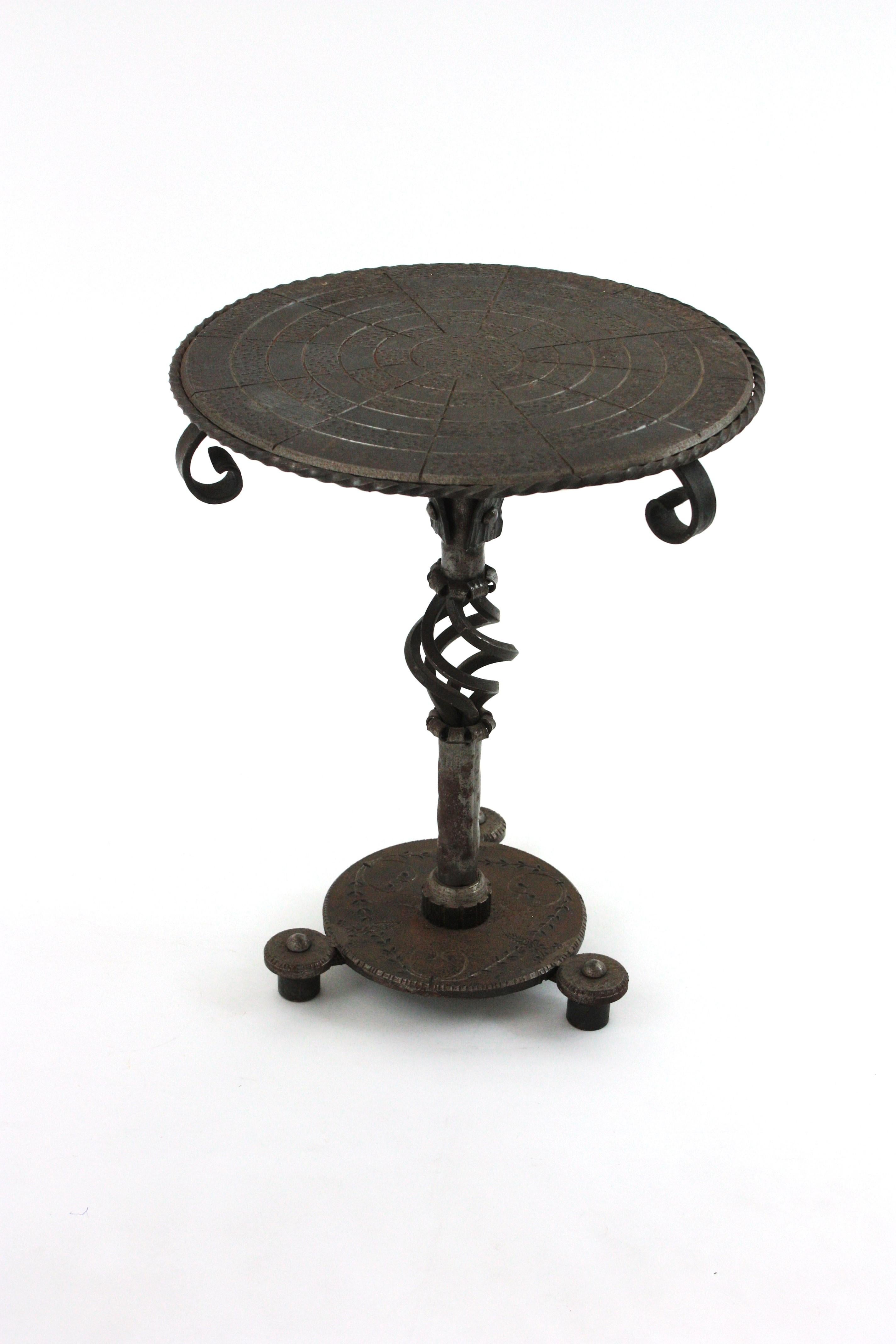 Schmiedeeisen Brutalist Beistelltisch Gueridon / Drinks Table / End Table (Brutalismus) im Angebot