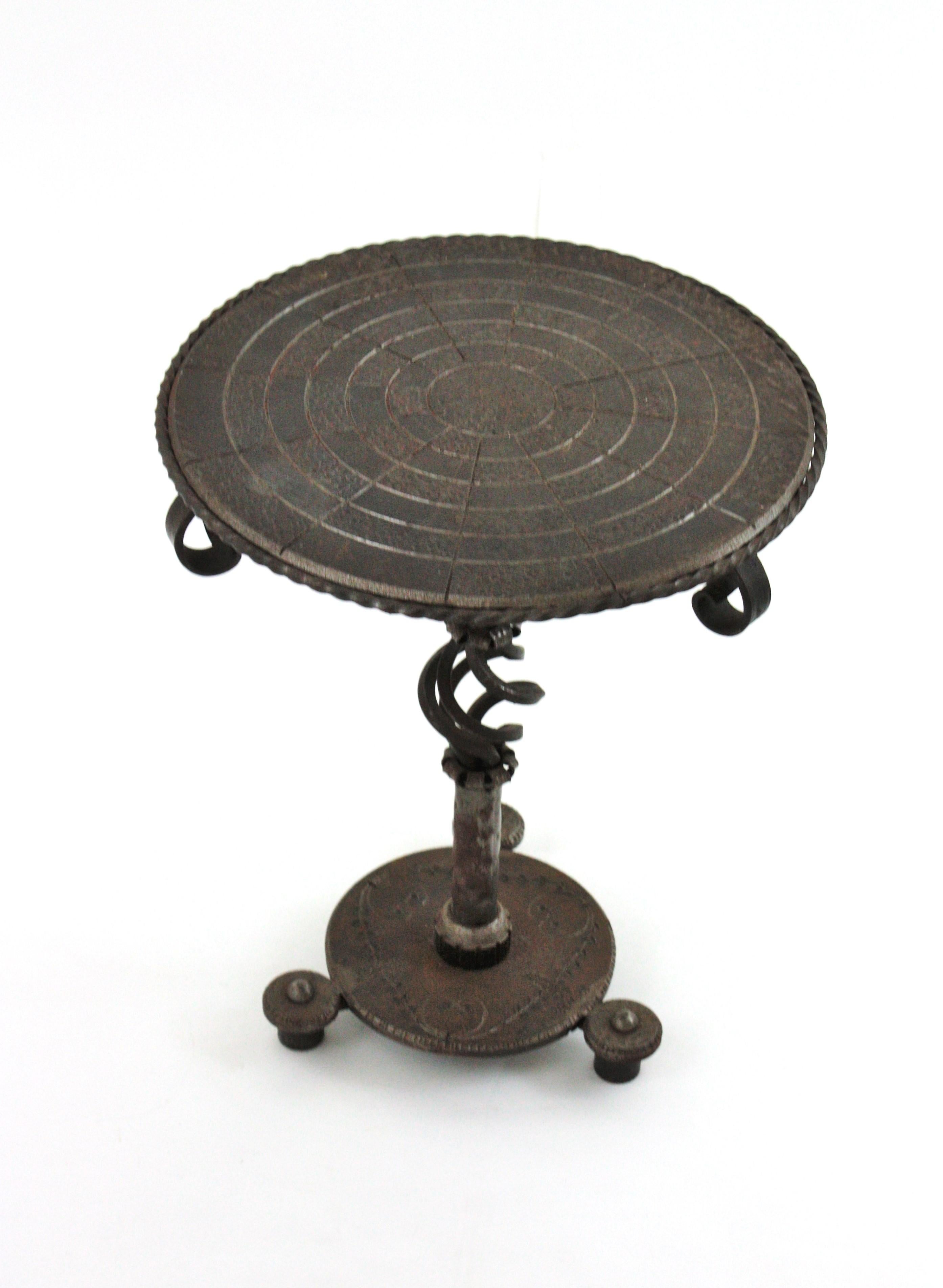 Schmiedeeisen Brutalist Beistelltisch Gueridon / Drinks Table / End Table (Geschmiedet) im Angebot