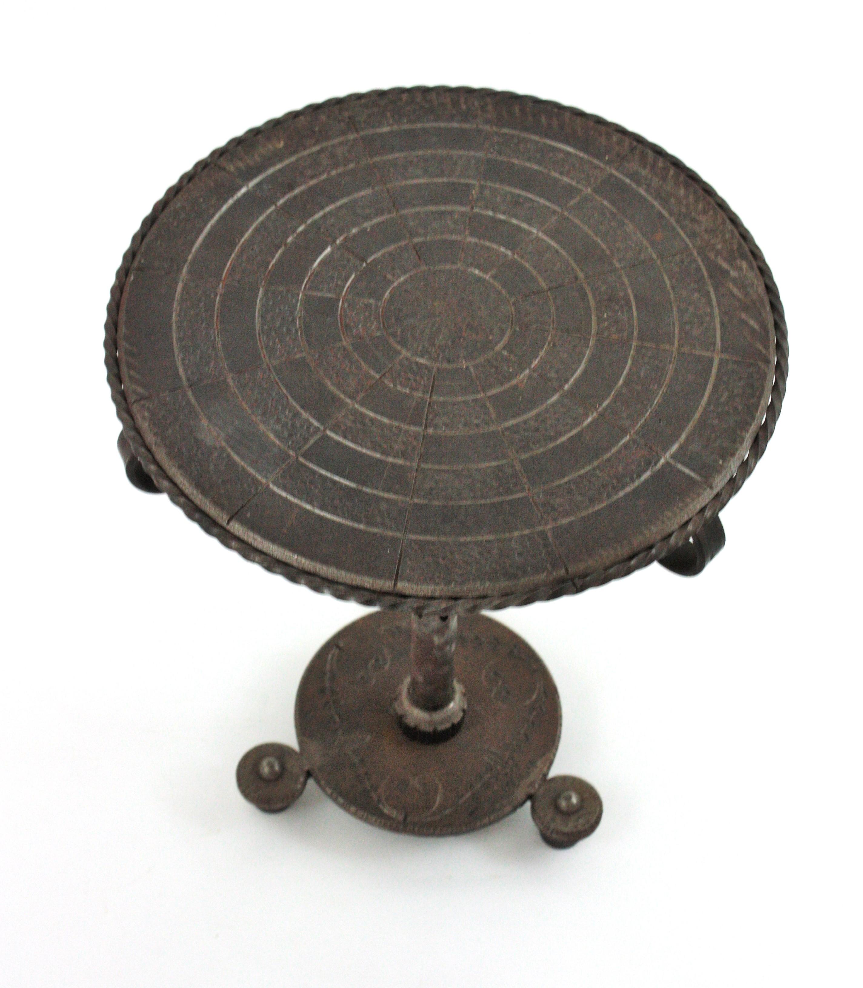Schmiedeeisen Brutalist Beistelltisch Gueridon / Drinks Table / End Table (20. Jahrhundert) im Angebot