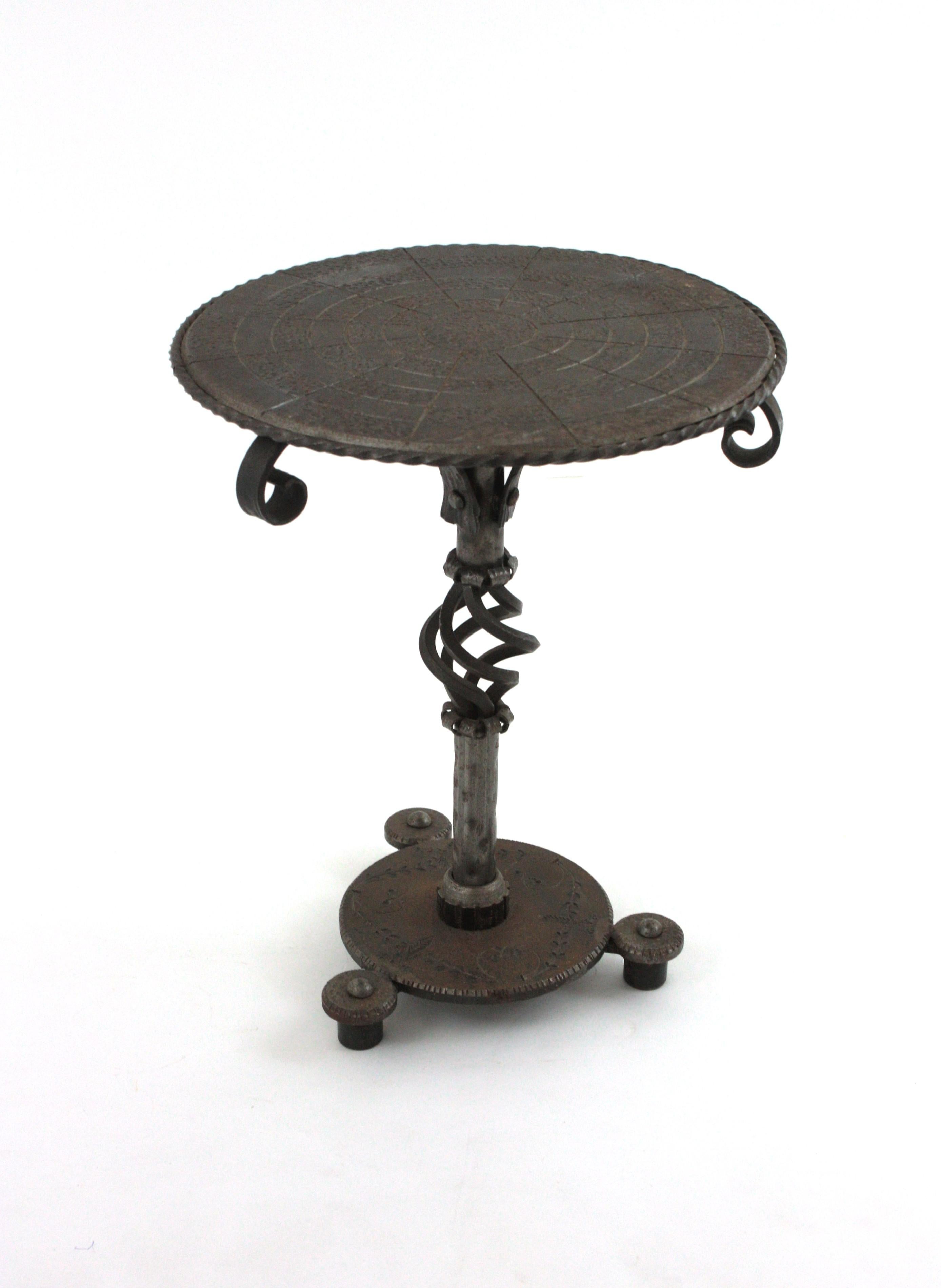 Schmiedeeisen Brutalist Beistelltisch Gueridon / Drinks Table / End Table (Eisen) im Angebot